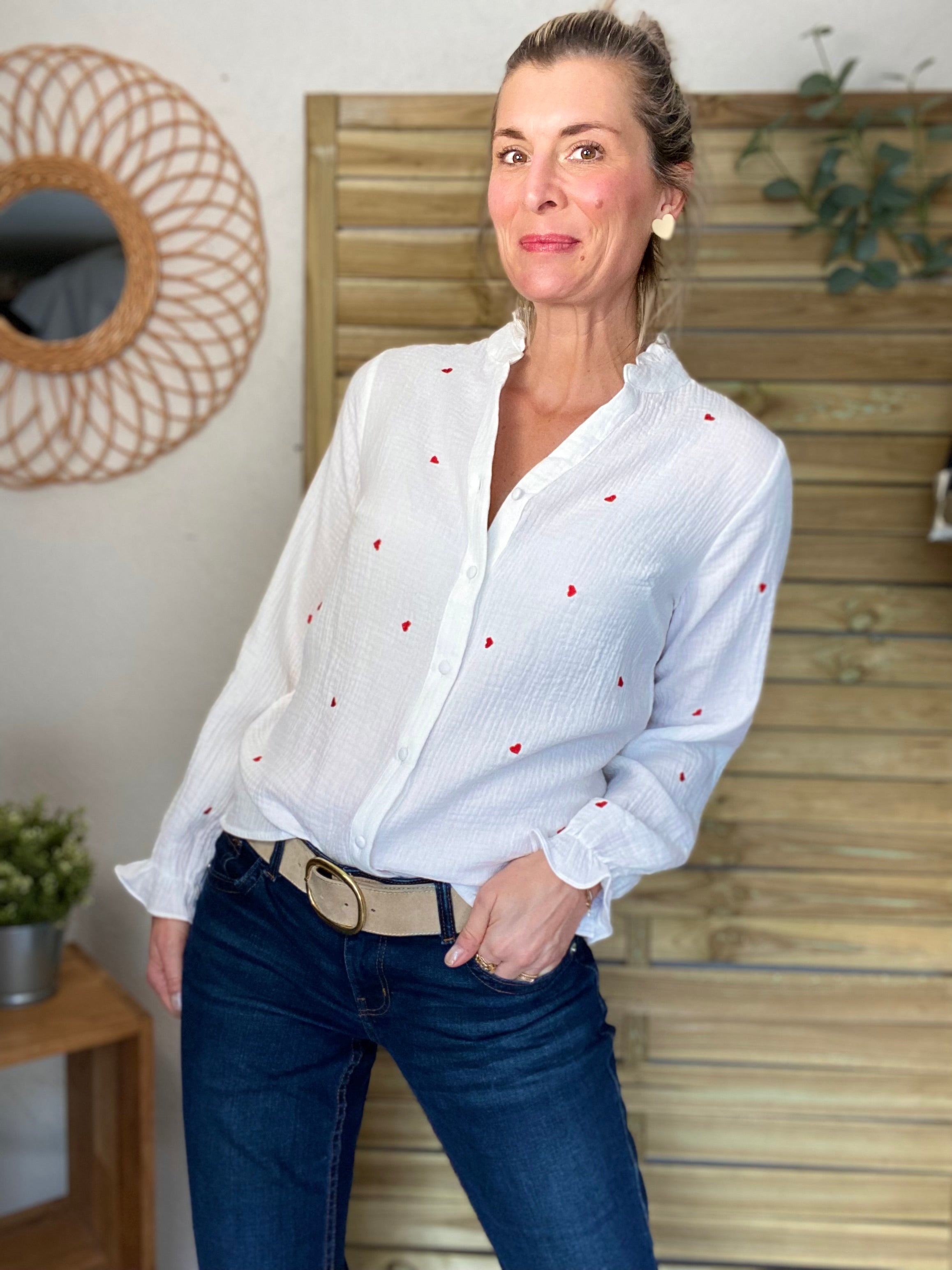 Blouse en gaze de coton avec cœurs brodés rouges ❤️ AYA