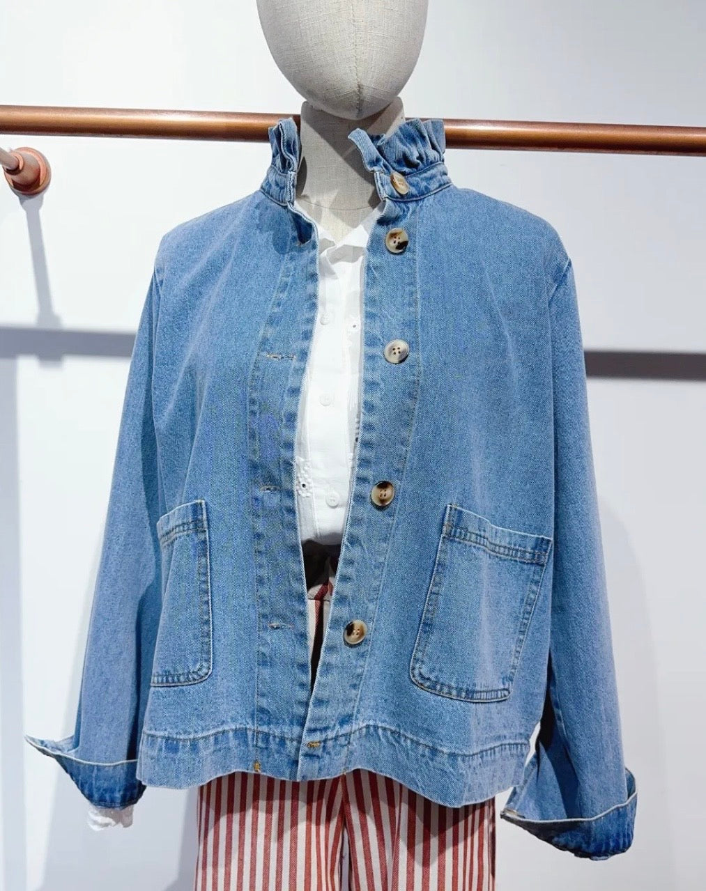 Veste courte légère col volanté JUNON Jean clair