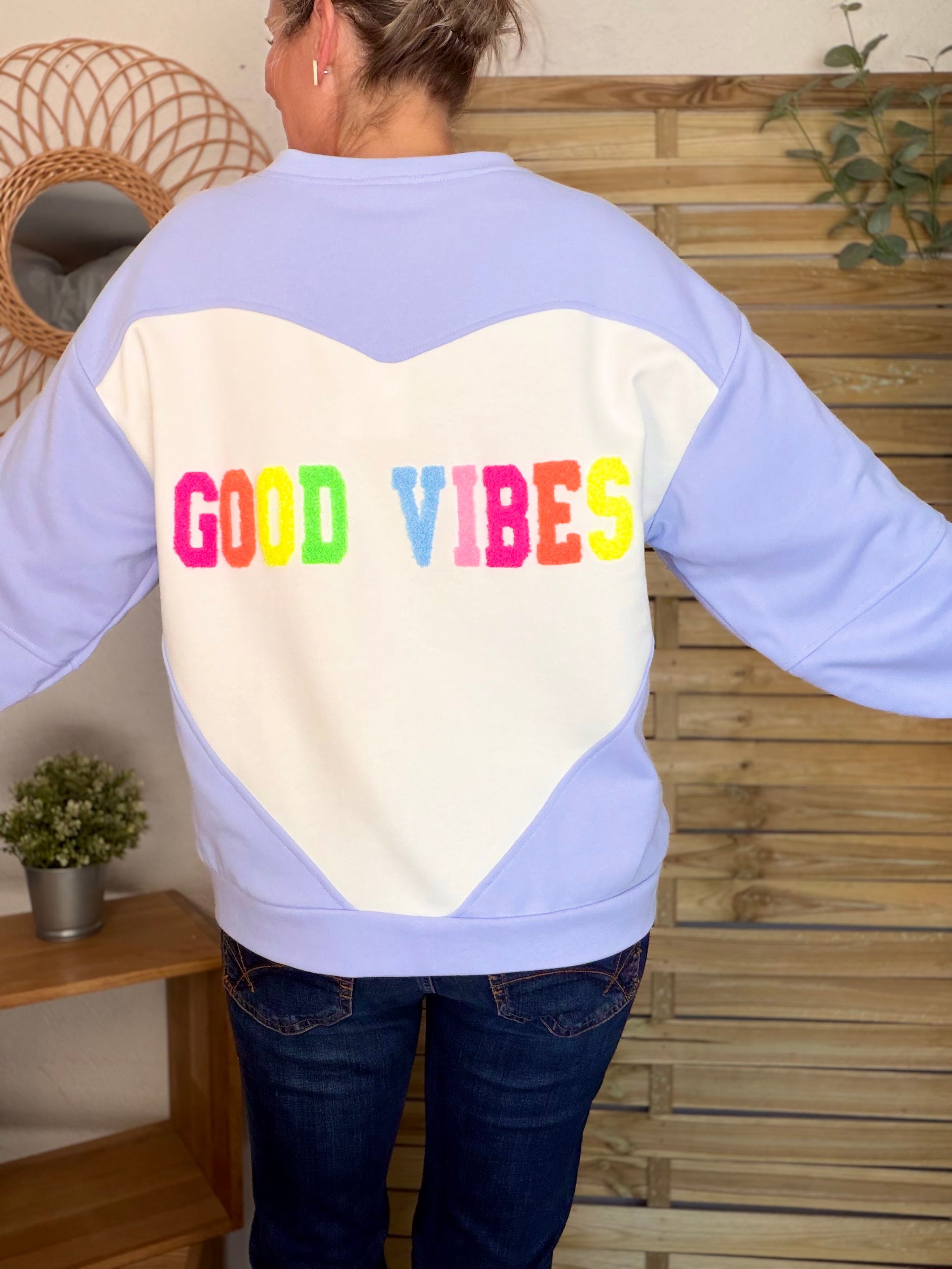 Sweat oversized GOOD VIBES ALYSSA bleu ciel/blanc