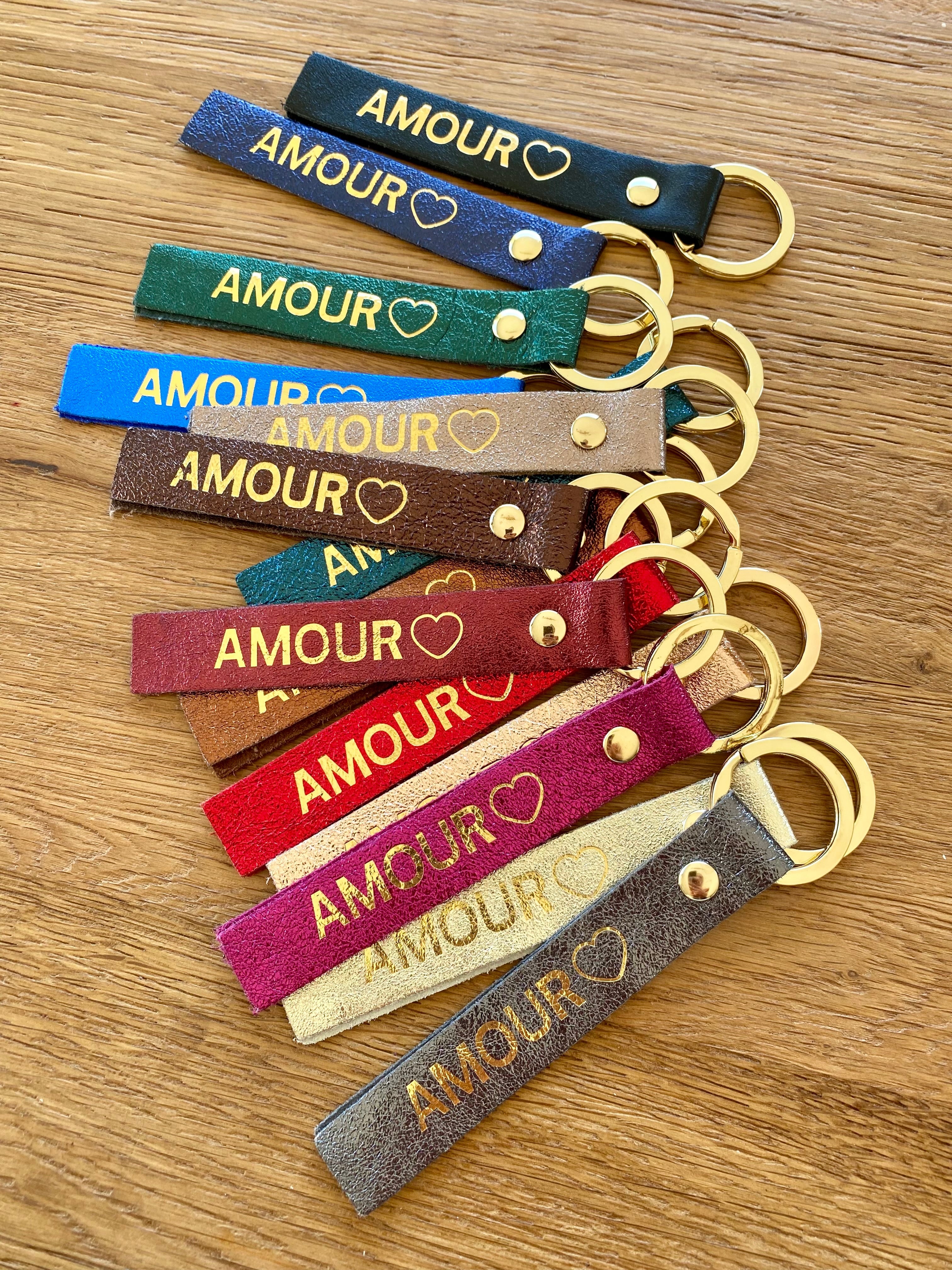 Porte-clefs « AMOUR » en cuir irisé