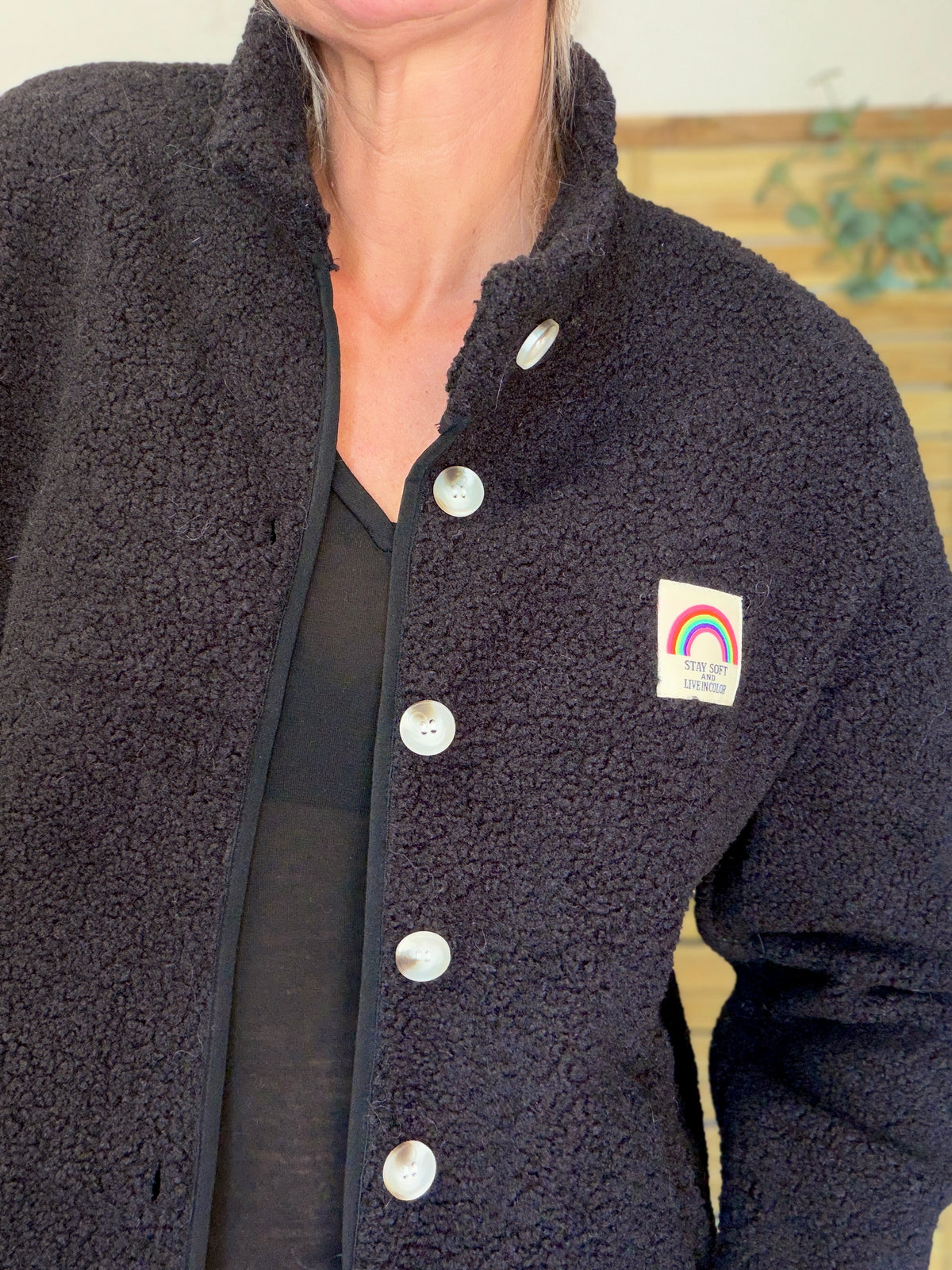 Veste Sherpa boutonnée écusson Arc-en-ciel ÉNORA Noir