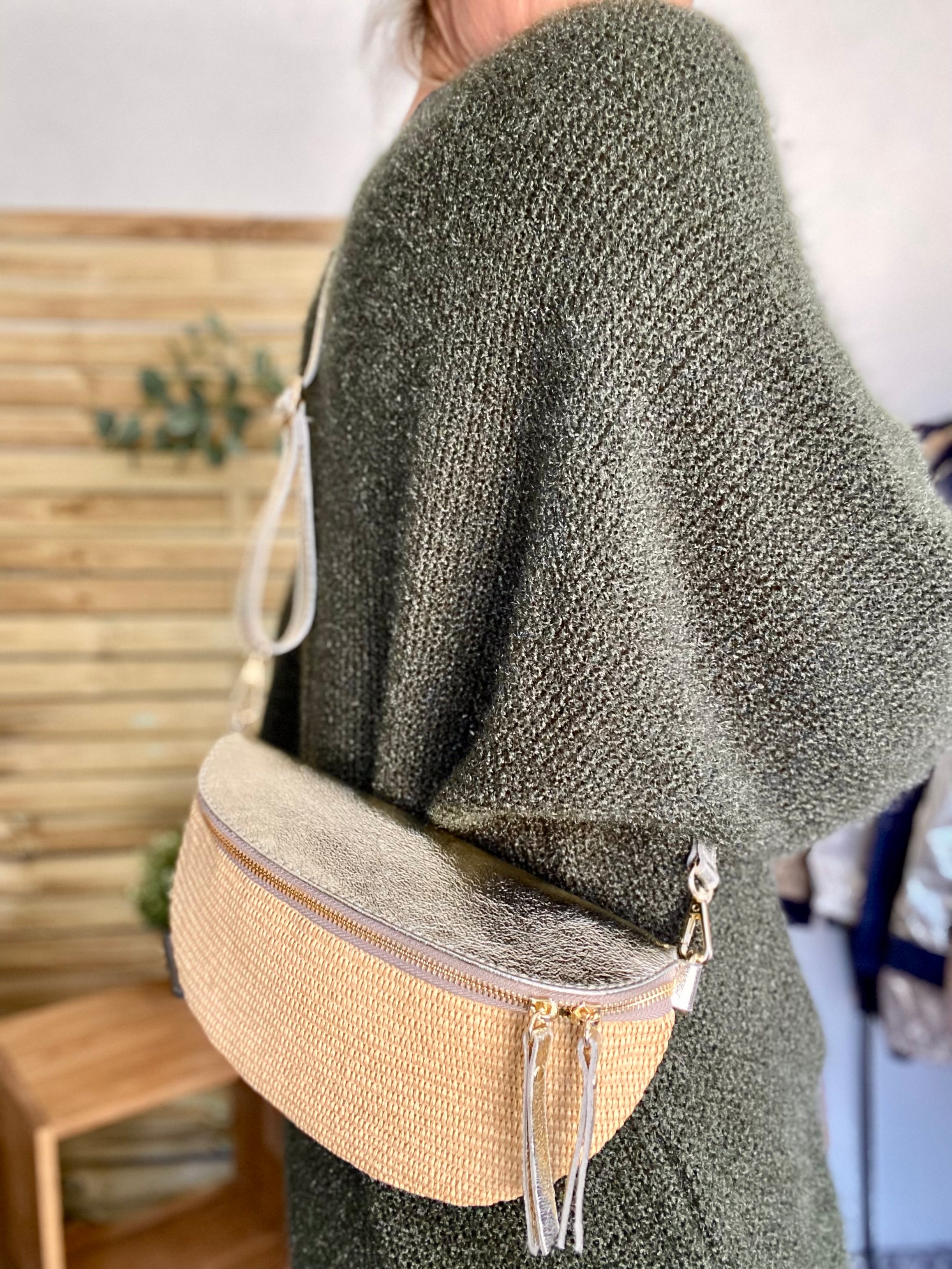 Sac banane bi-matière en cuir irisé doré - 28cm - JUNE