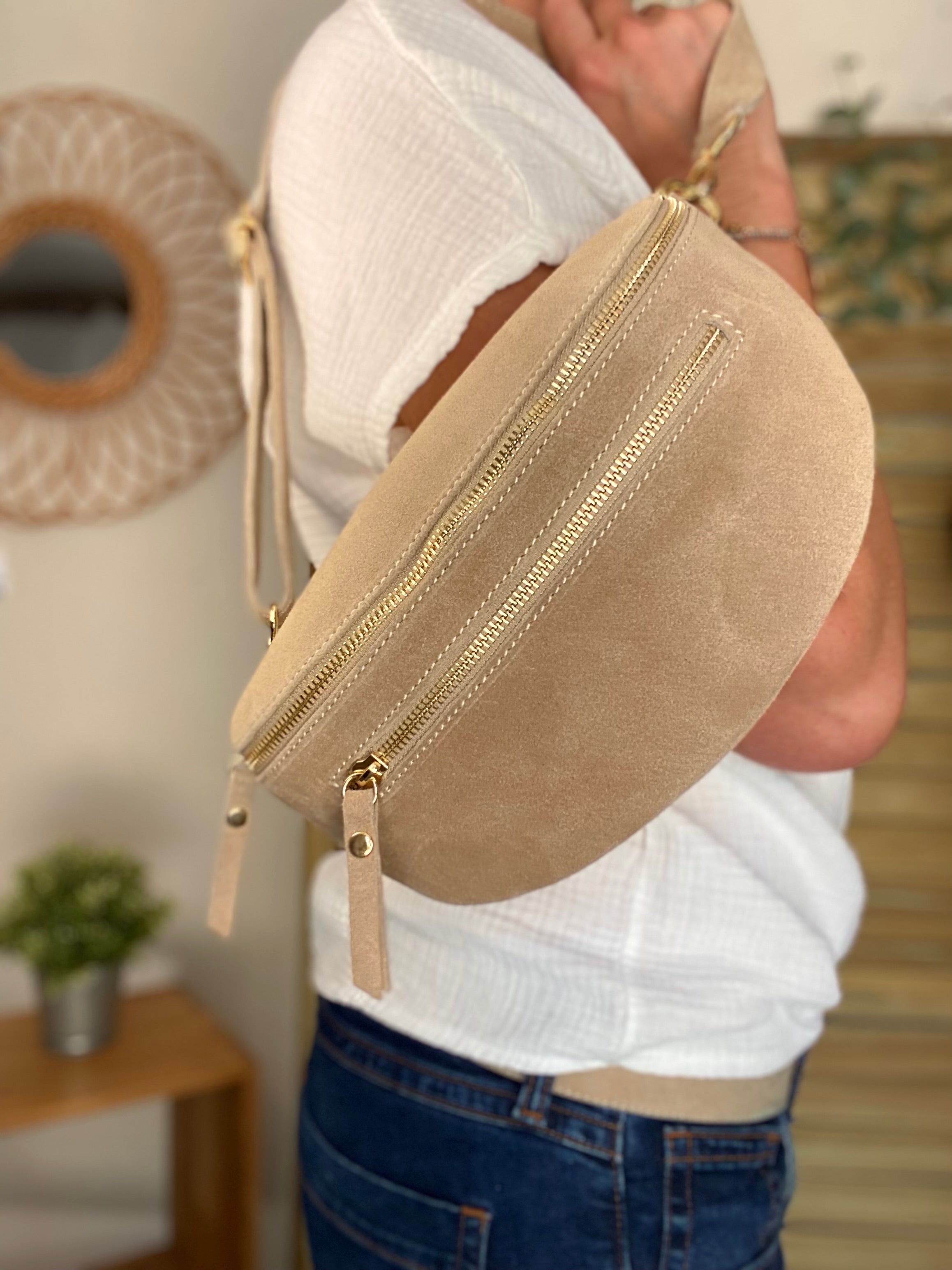 Sac banane en croûte de cuir + poche avant ALISON - Beige