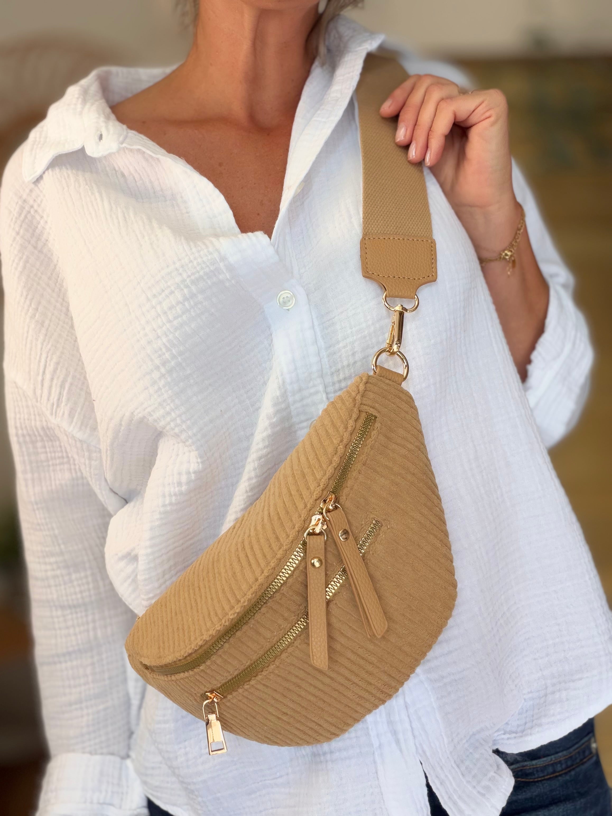 Sac banane en velours côtelé 2 zips et sangle fantaisie - CHARLY Camel clair - DÉSTOCKAGE