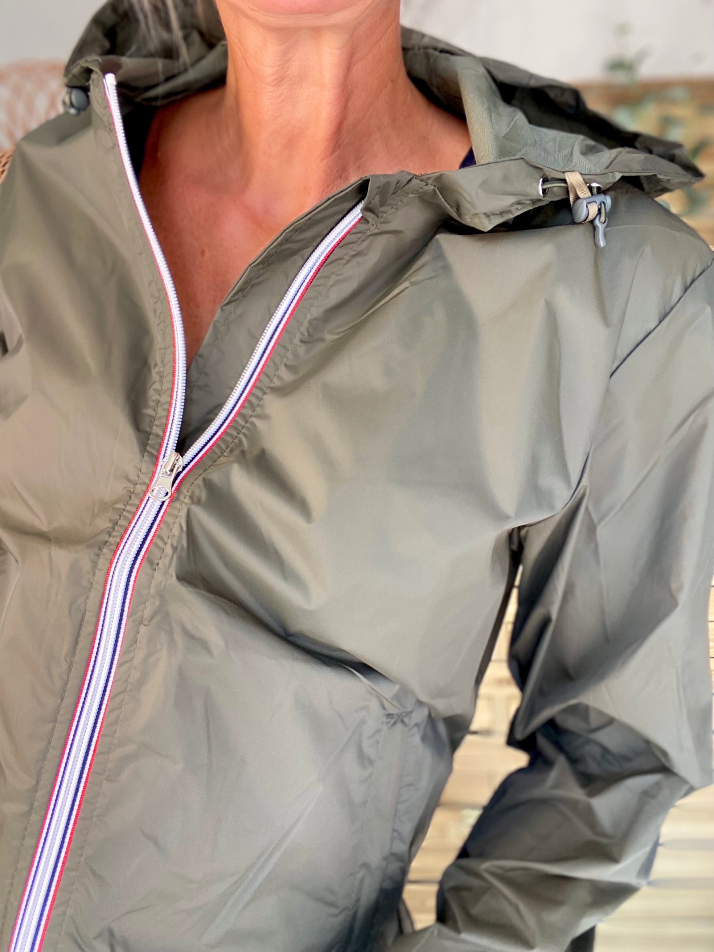 Coupe vent imperméable ANNA COURT Kaki - LAURA JO - DÉSTOCKAGE sur Tailles L et XL