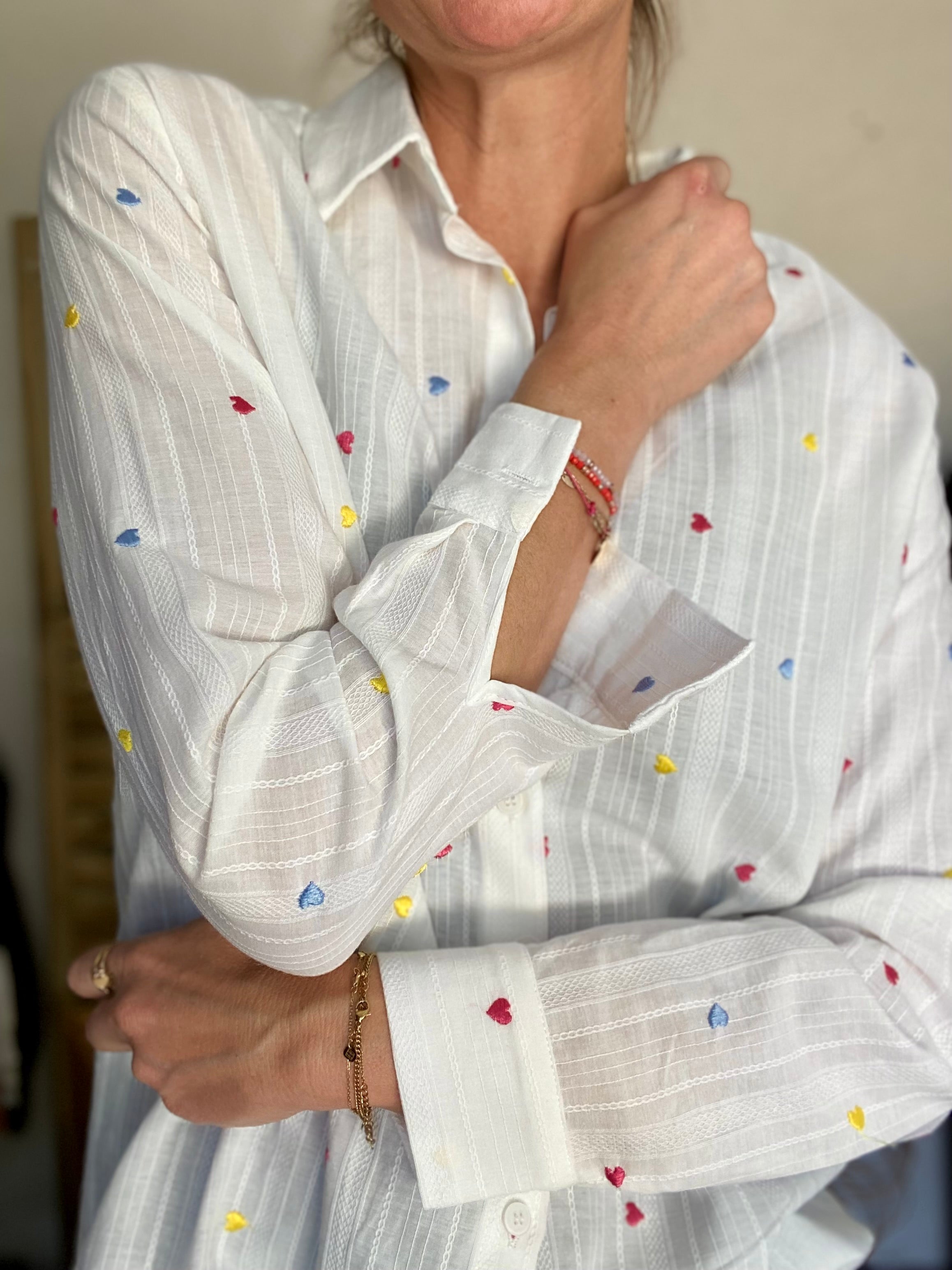 Chemise en coton avec cœurs brodés LÉA - FIN DE SÉRIE