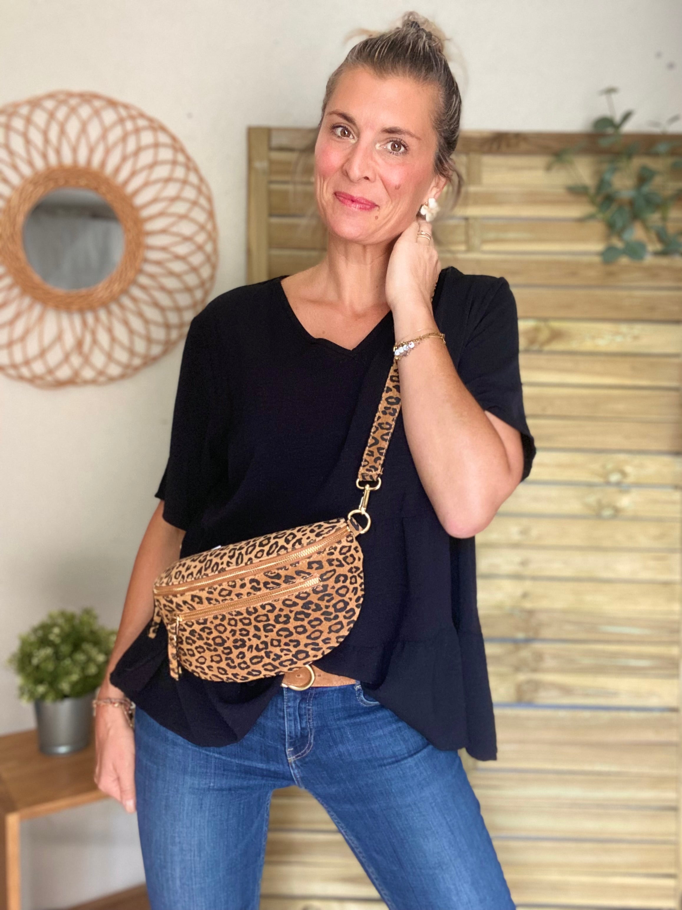 Sac banane en croûte de cuir Léo + poche avant ALISON - Léo camel