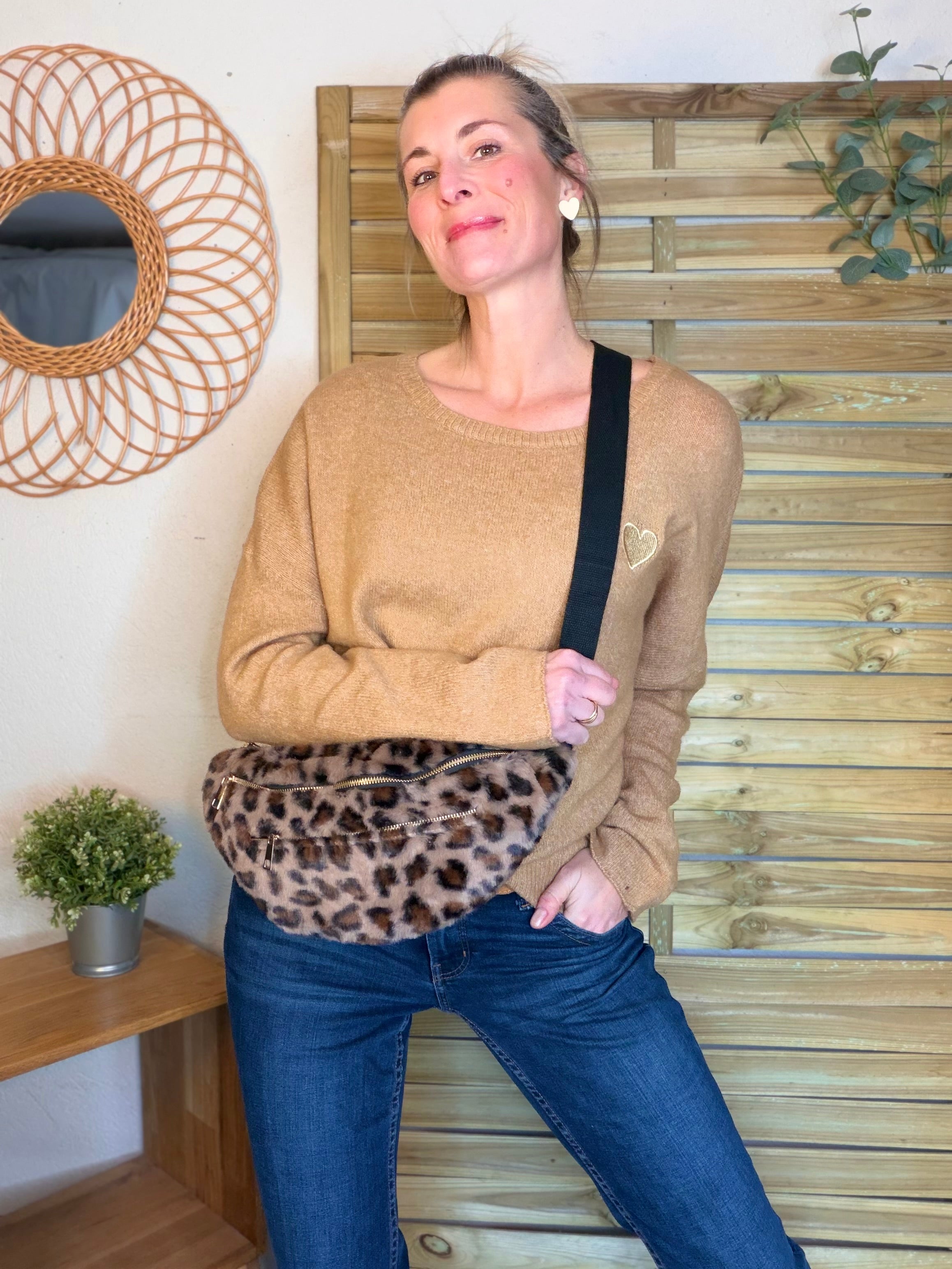 Sac banane L avec poche zippée avant, fourrure Léo Taupe - STACEY 🐆