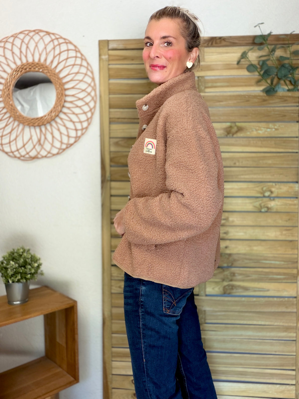Veste Sherpa boutonnée écusson Arc-en-ciel ÉNORA Taupe rosé