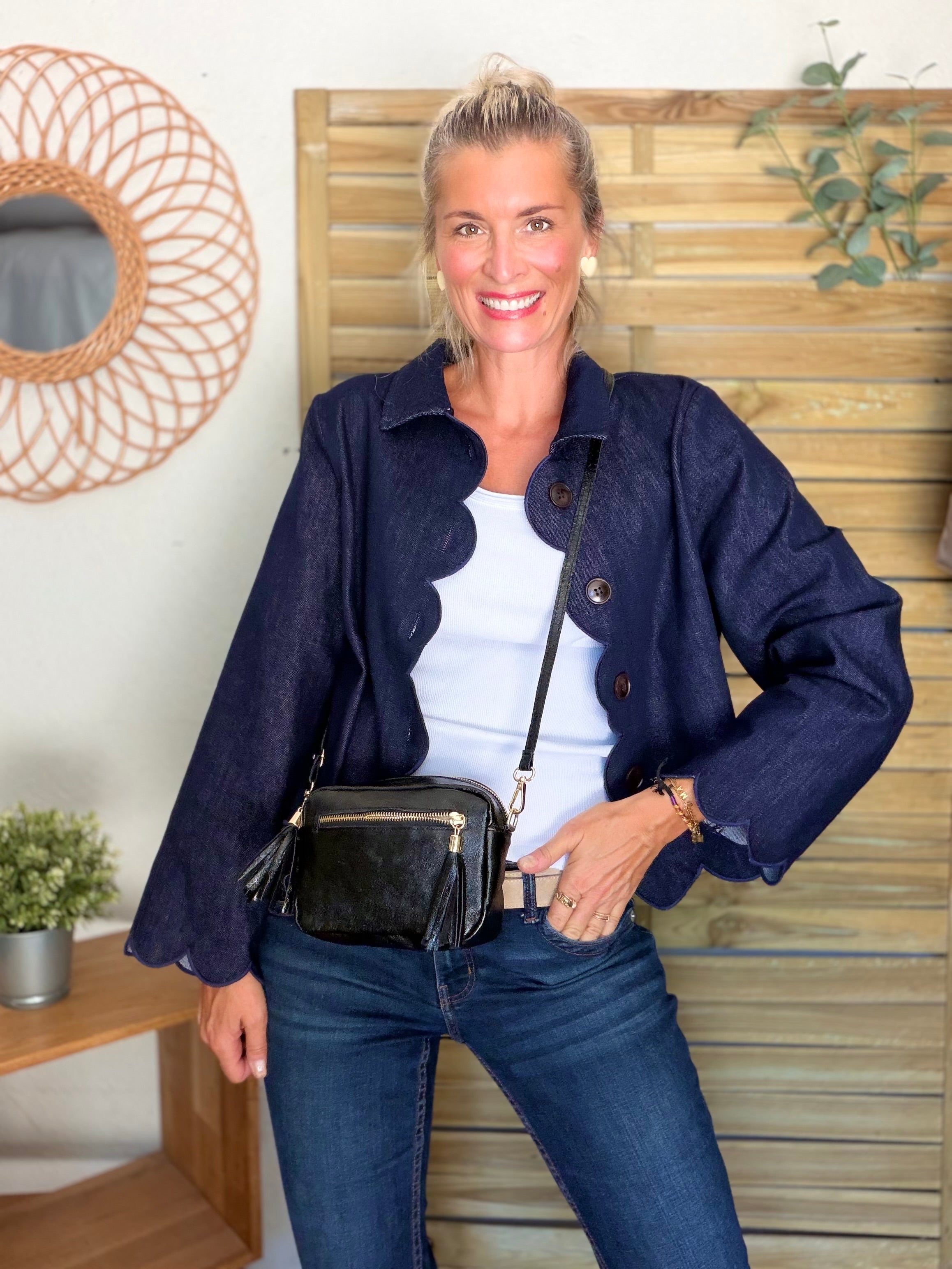 Veste courte à bords festonnés en denim CALISTE - Bleu brut