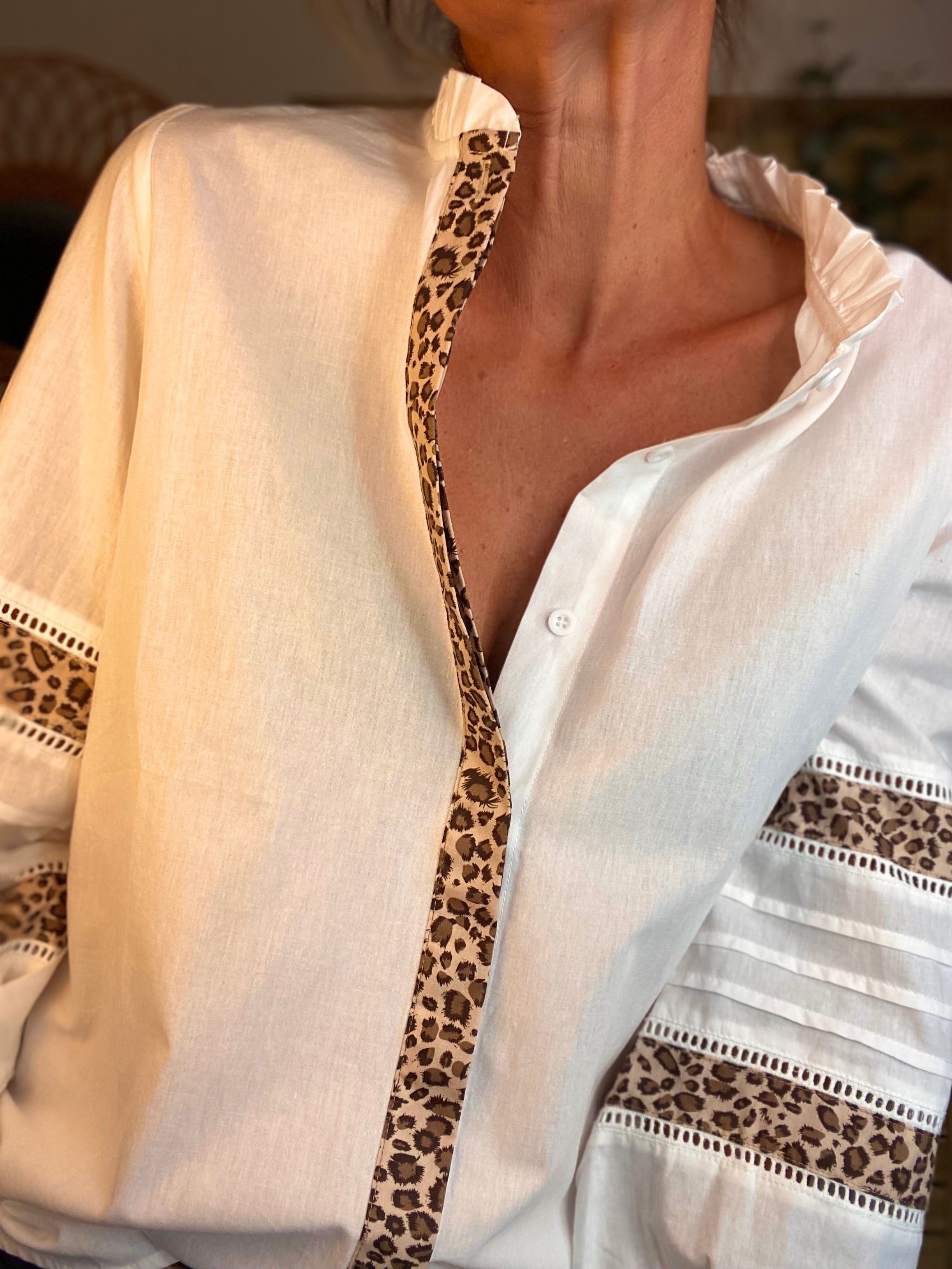 ⚡️ ARRIVAGE - Chemise coton détails Léo 🐆 SCARLETT Blanc