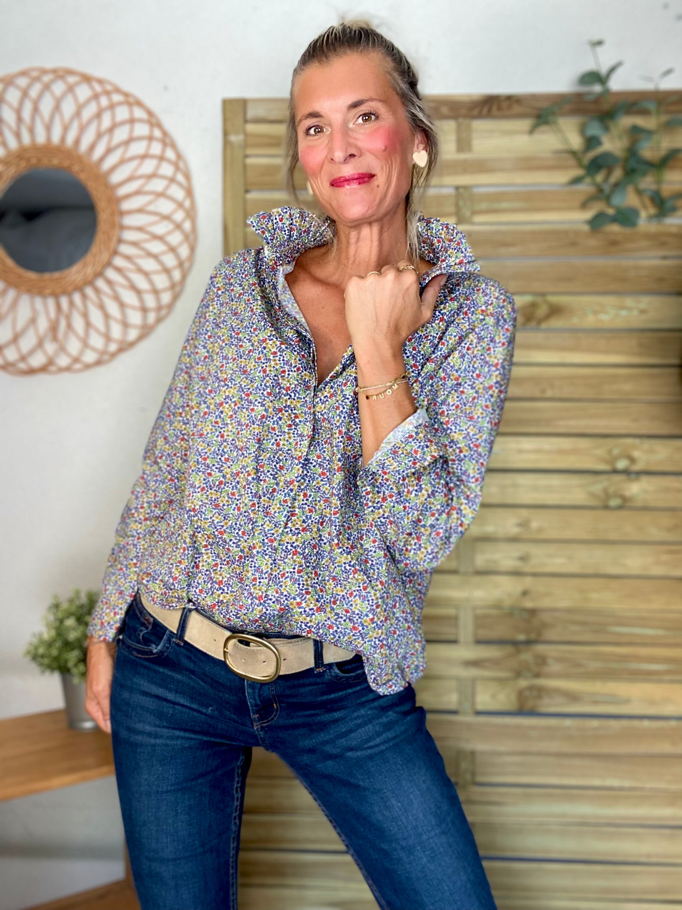 Chemise imprimée Liberty bleu, col victorien volanté CHARLOTTE