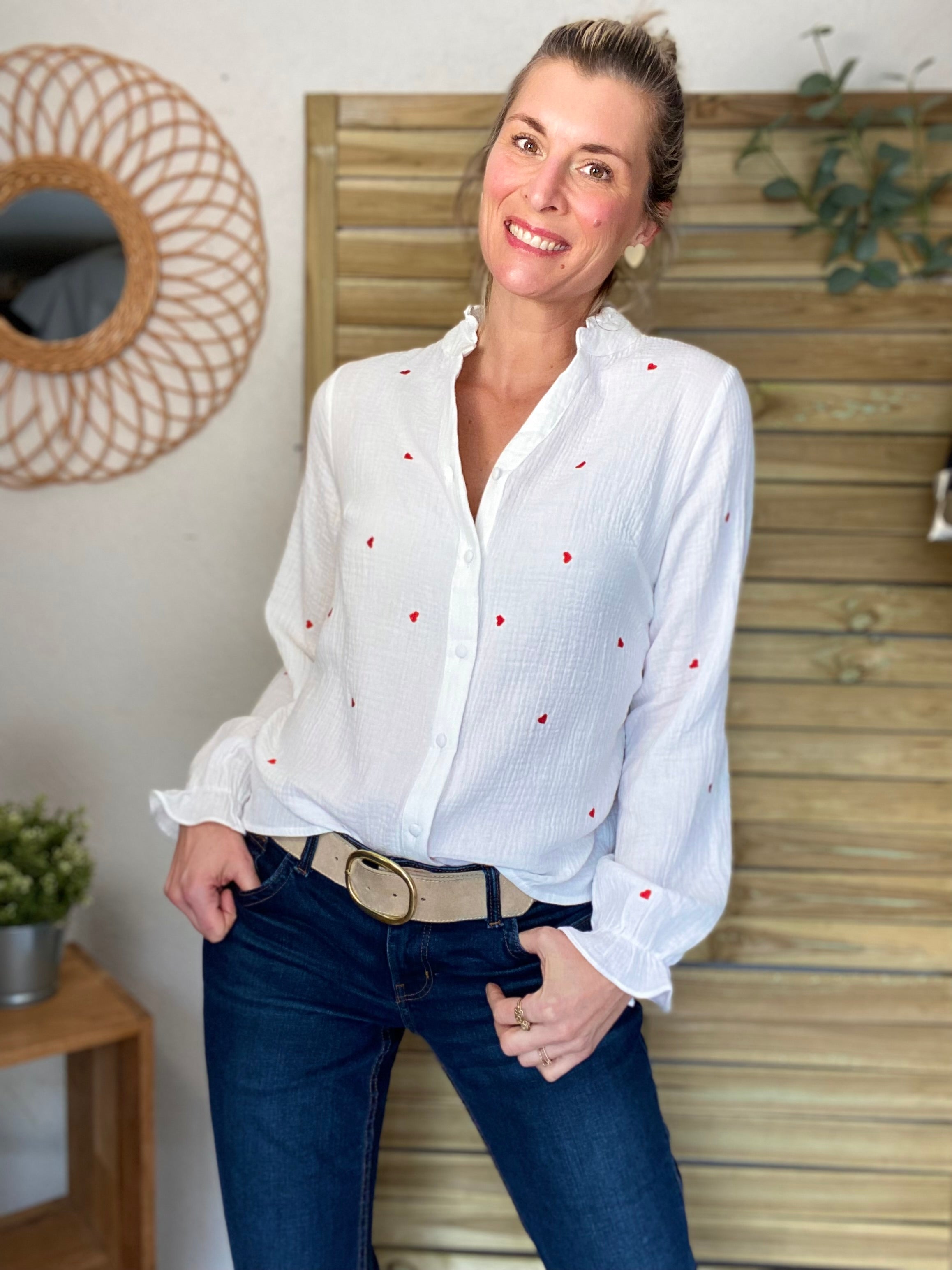 Blouse en gaze de coton avec cœurs brodés rouges ❤️ AYA