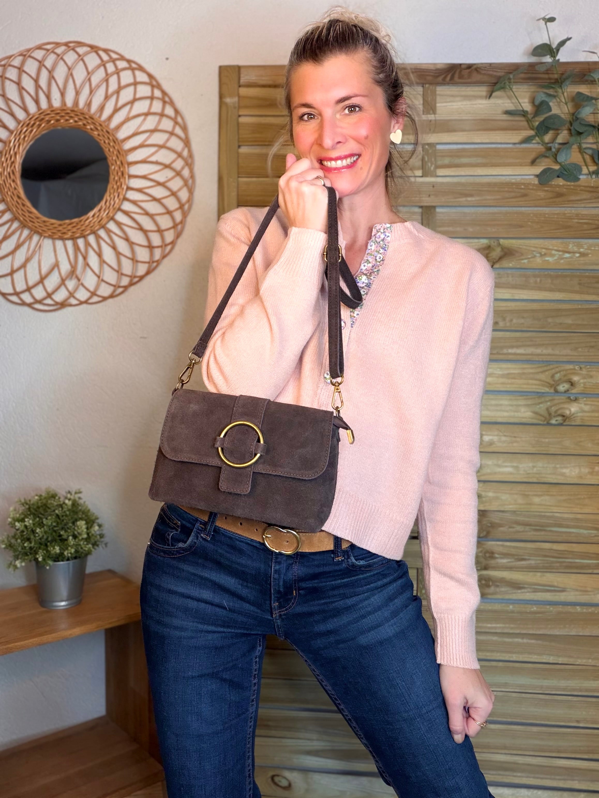 Sac bandoulière en croute de cuir BLAKE - Chocolat