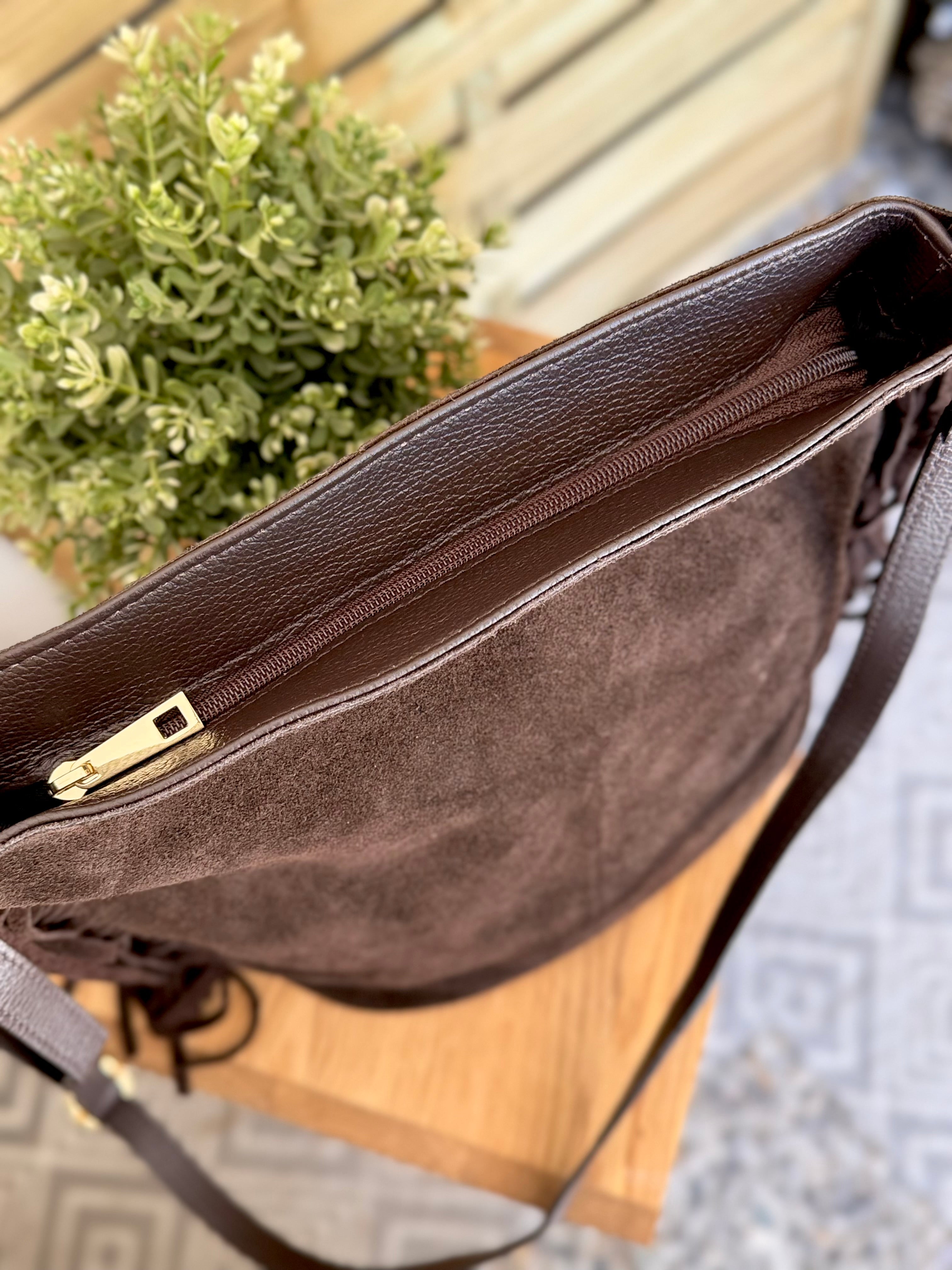 Sac seau en cuir daim avec franges KYLIE - Chocolat