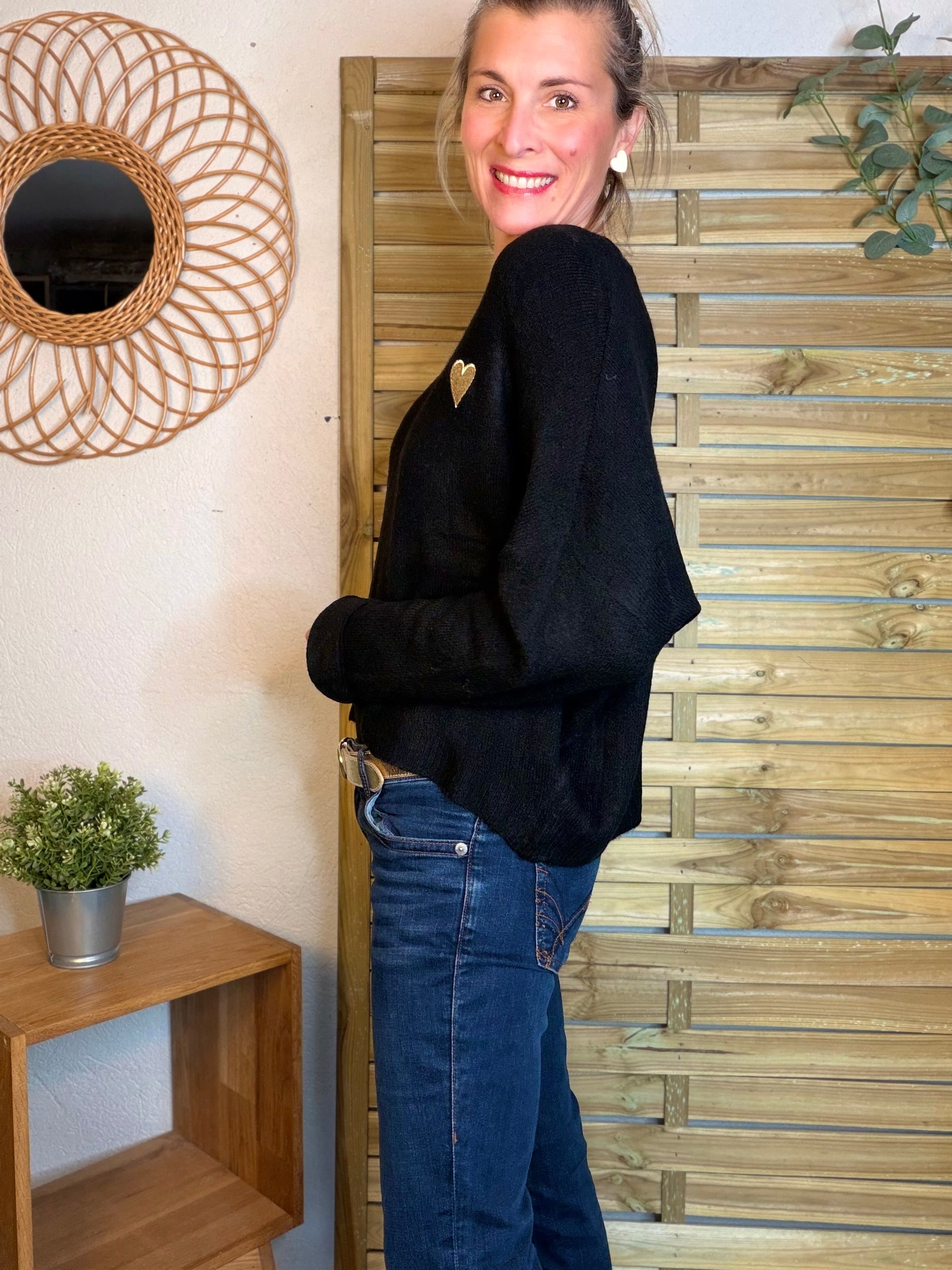 Pull léger en maille cœur doré brodé 💛 MELISSA - Noir