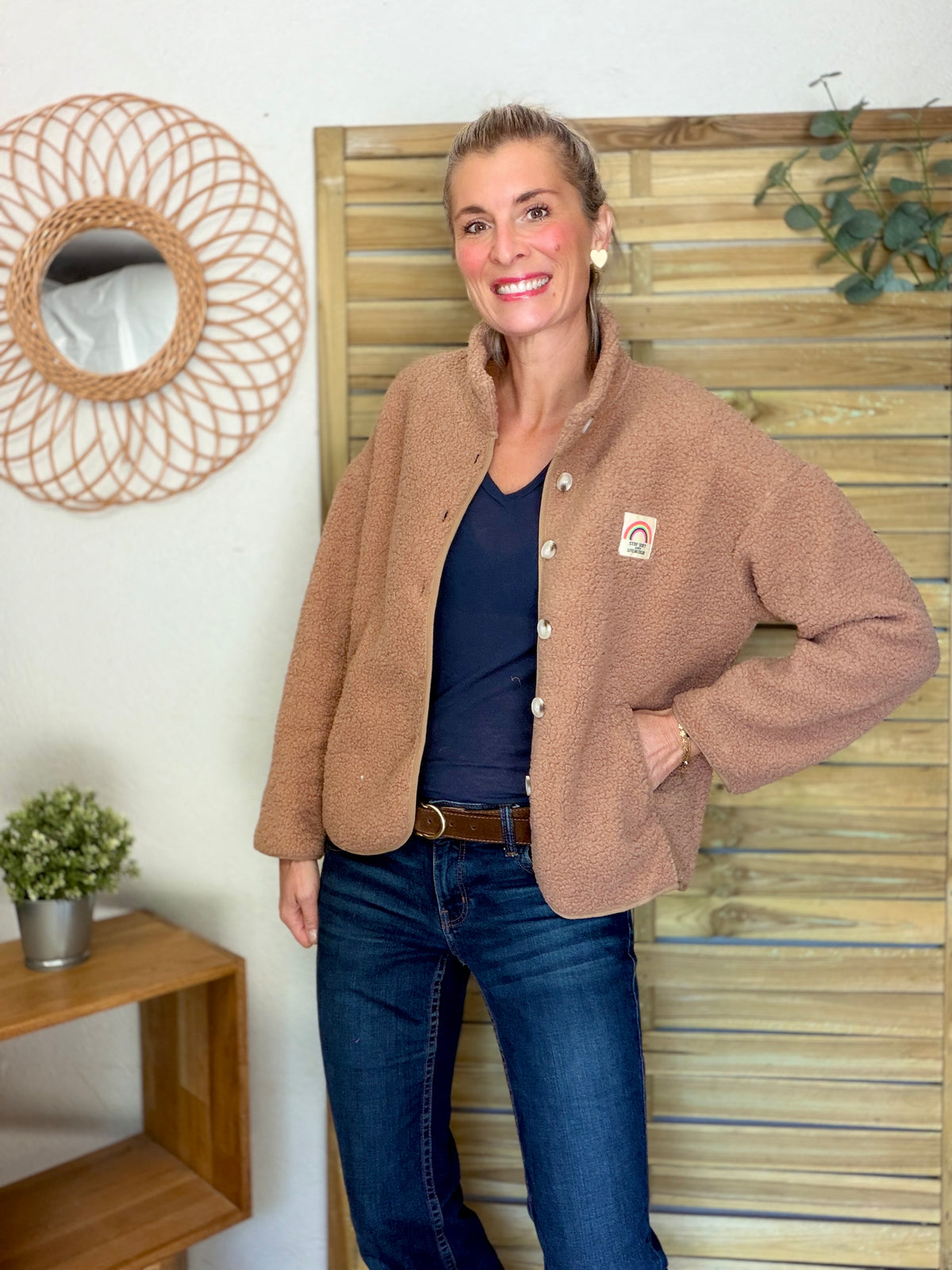 Veste Sherpa boutonnée écusson Arc-en-ciel ÉNORA Taupe rosé