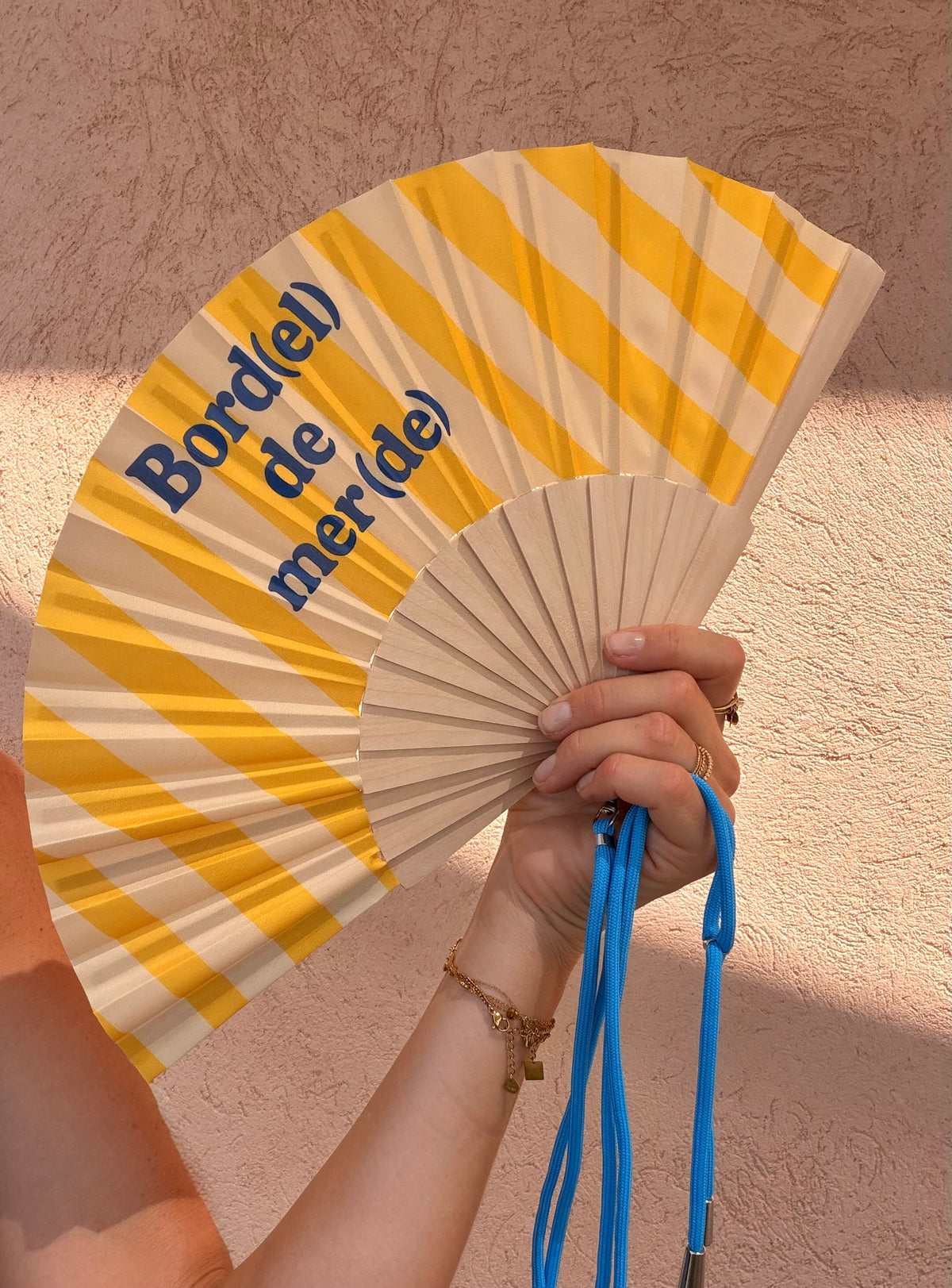 Éventail coloré à message avec bandoulière