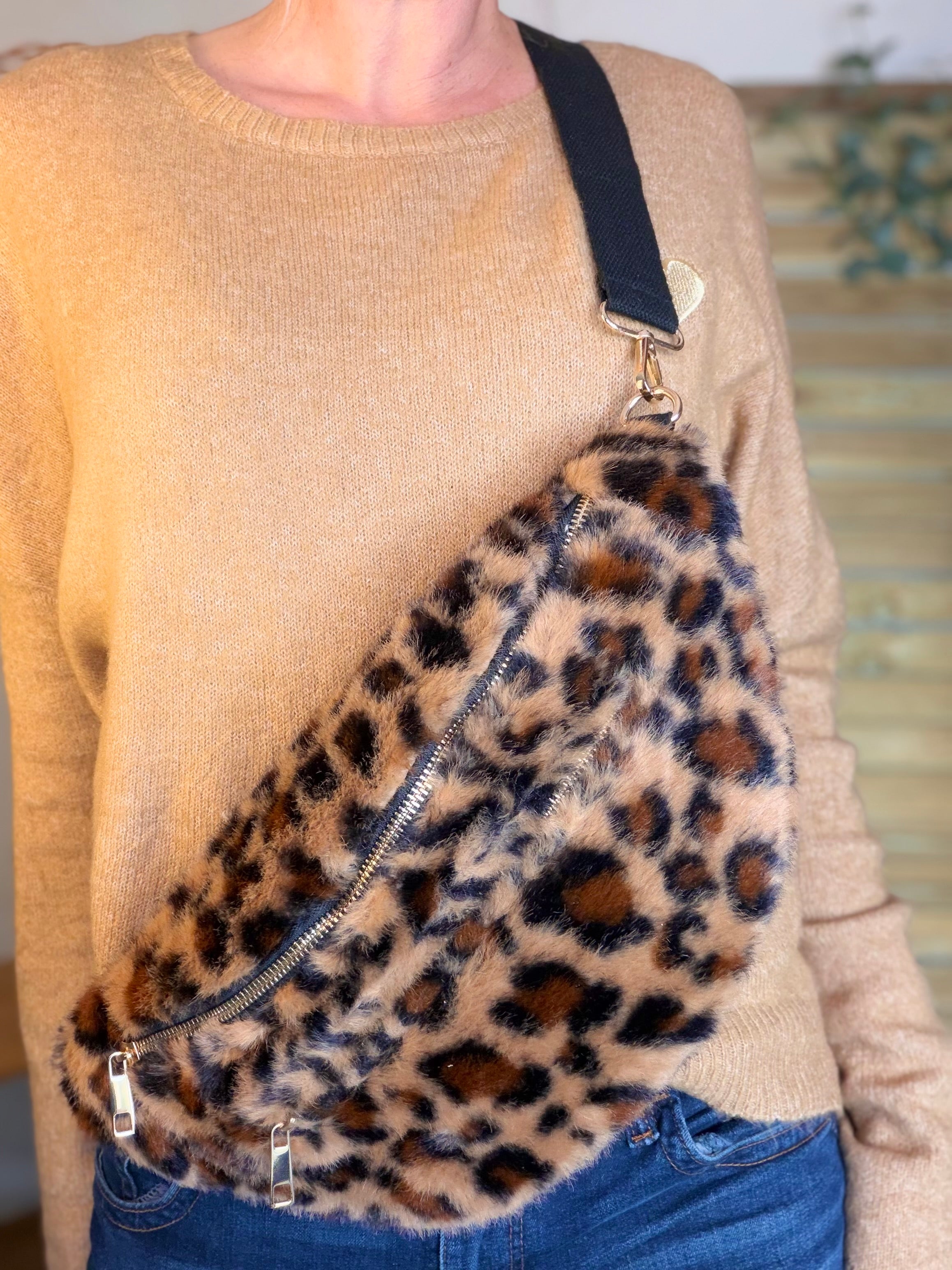 Sac banane L avec poche zippée avant, fourrure Léo Camel - STACEY 🐆