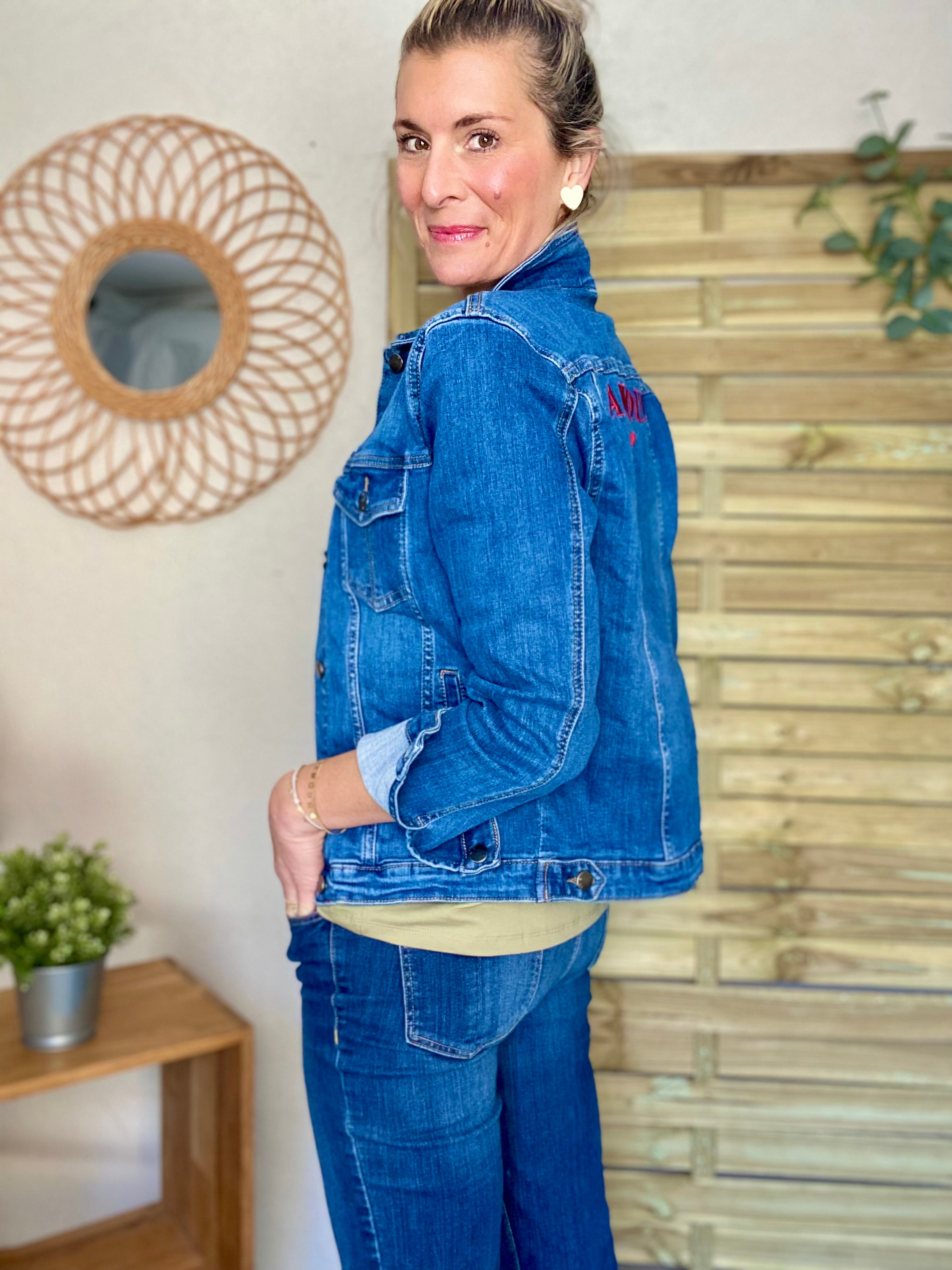 Veste en jean broderie AMOUR - APOLLINE