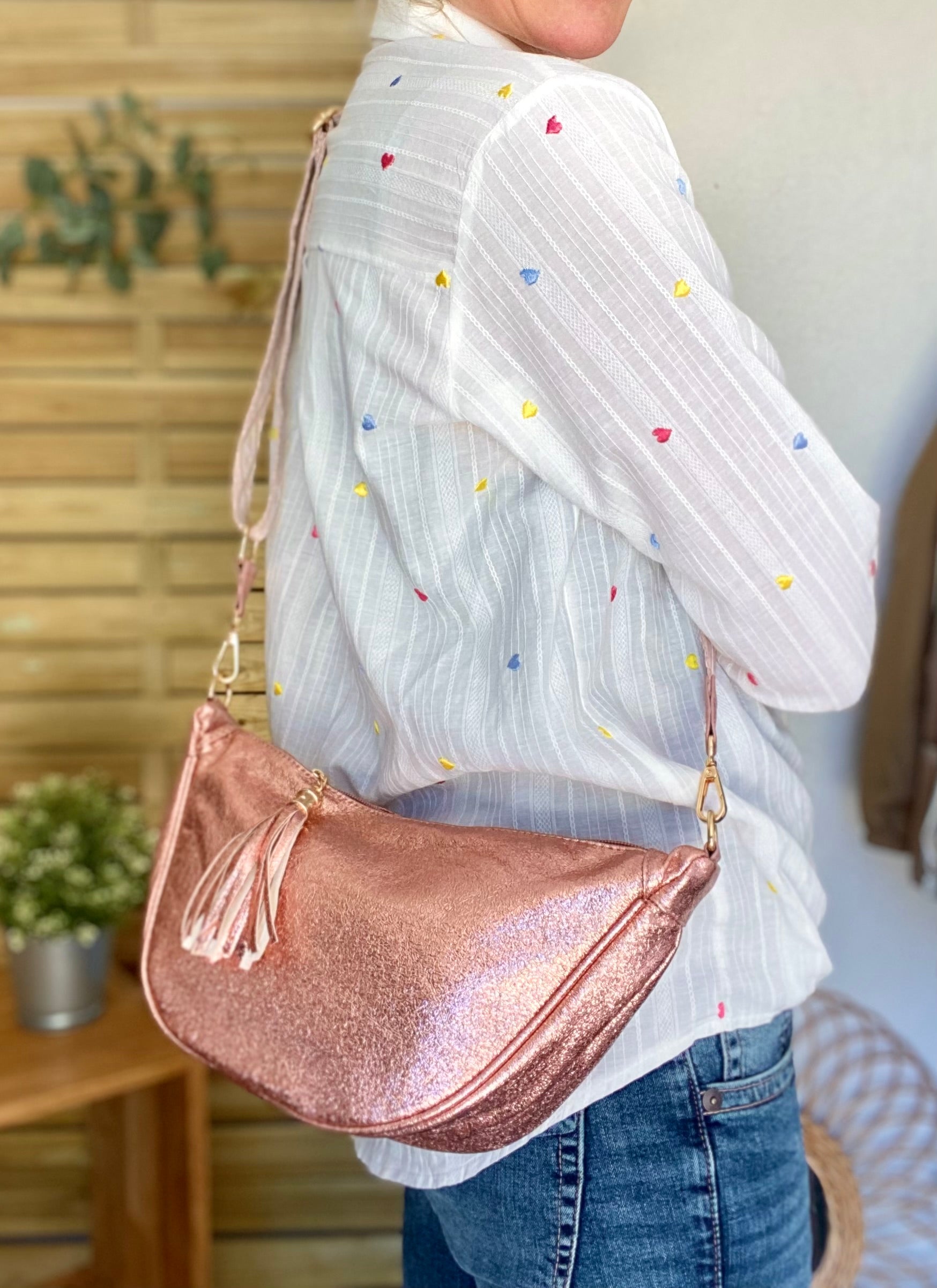 Sac besace demi-lune XL irisé, sangle fantaisie - AMY - Rose irisé