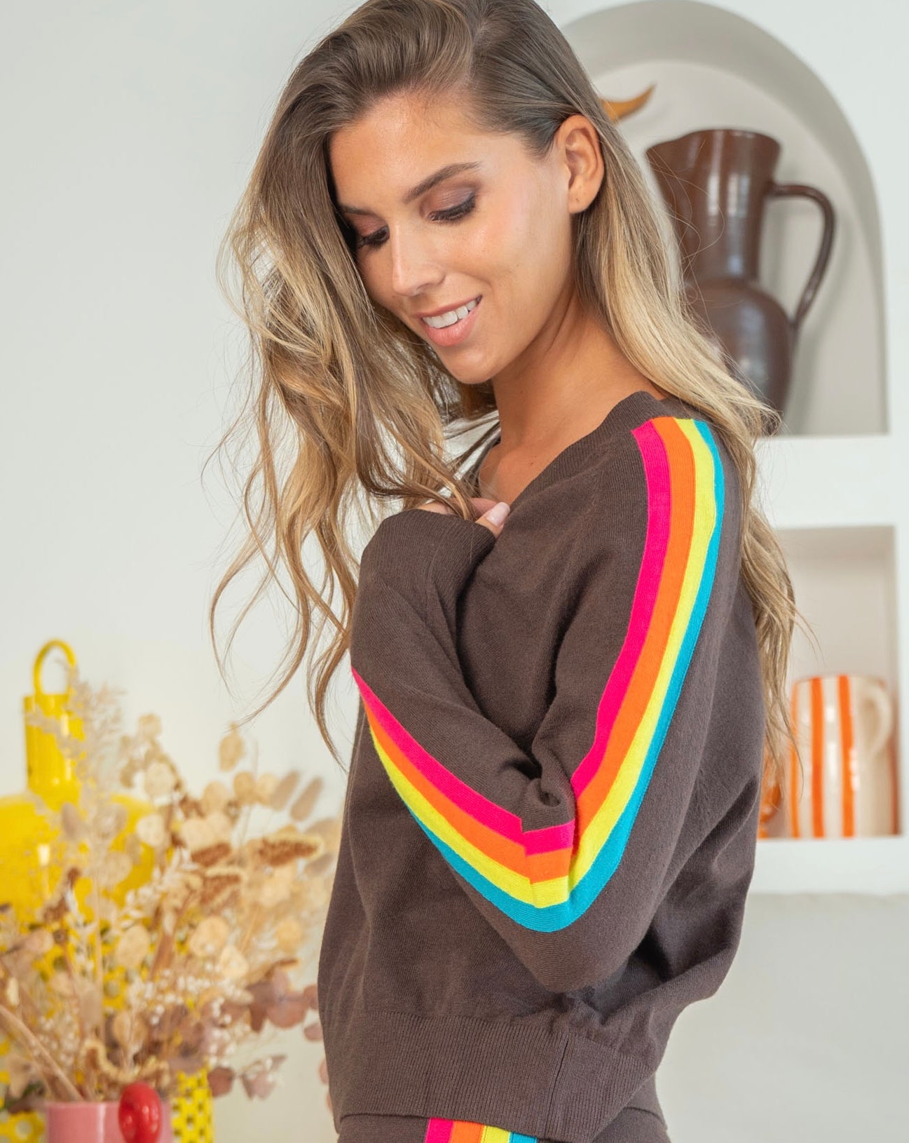 Pull fin avec bandes colorées, col V - RAINBOW 🌈 Café