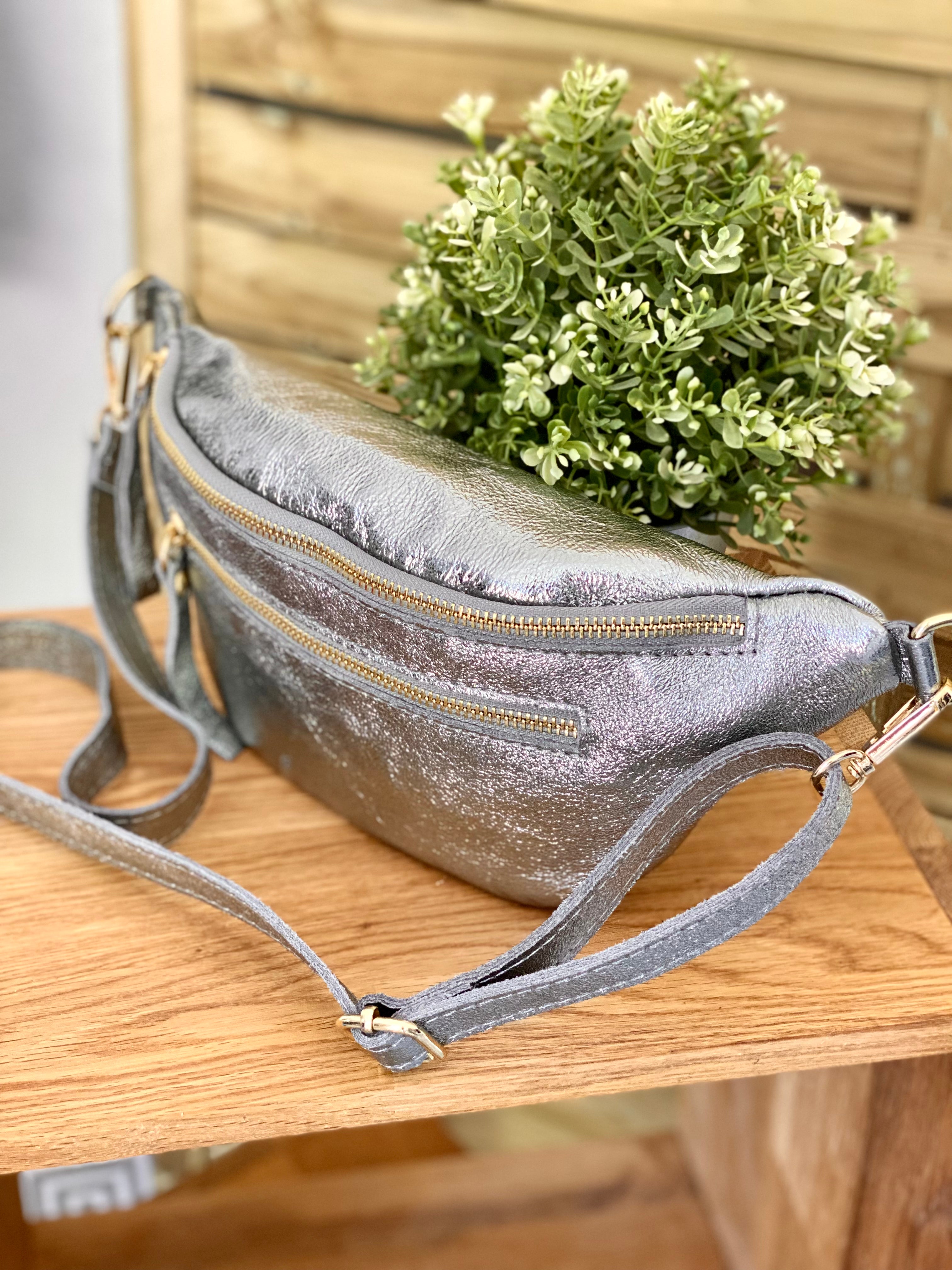 Sac banane en cuir irisé ERYN - Argent clair (9 coloris)