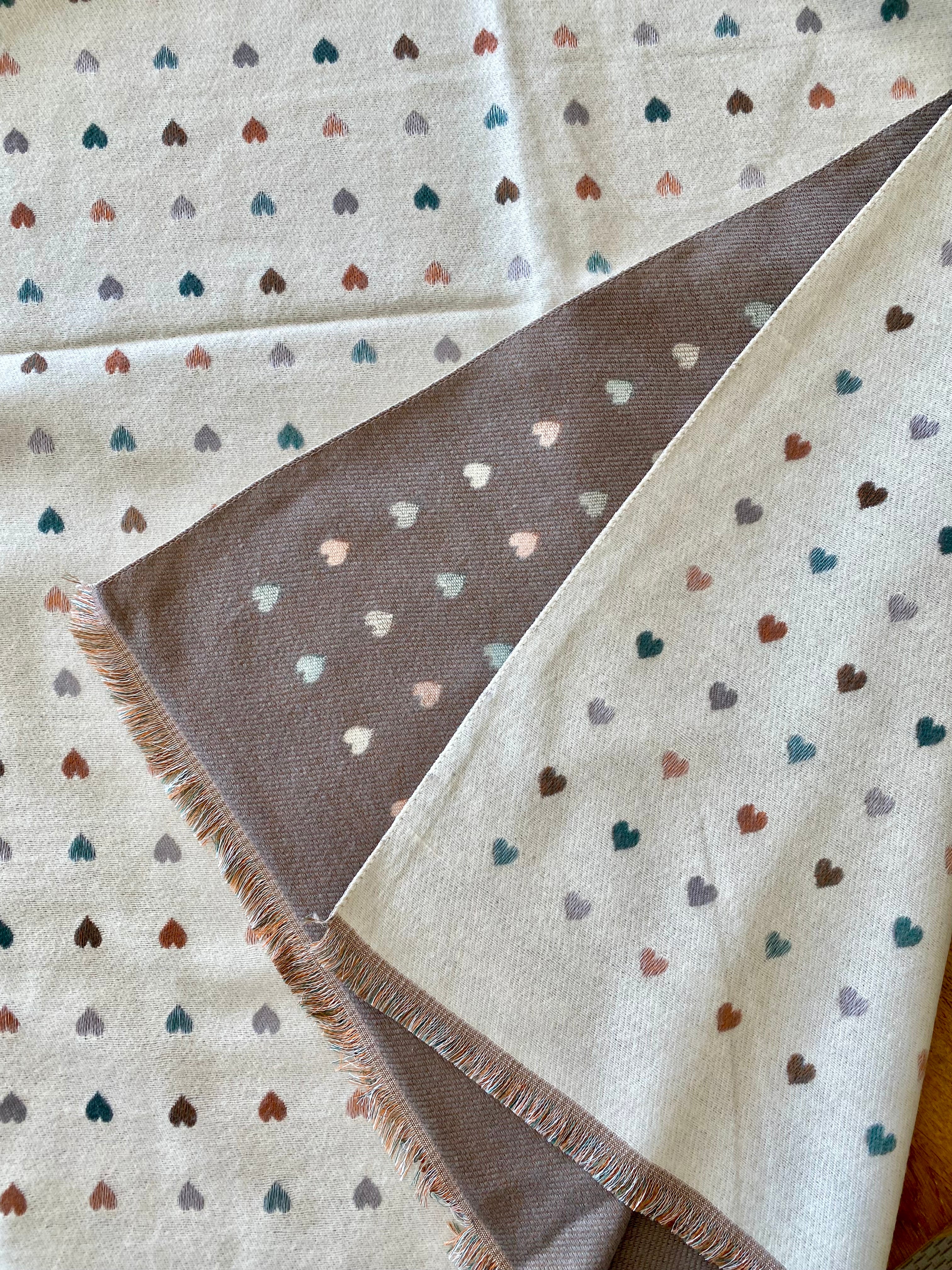 Écharpe douce réversible Coeurs SIMONE - Beige / Taupe 💙🩷💛