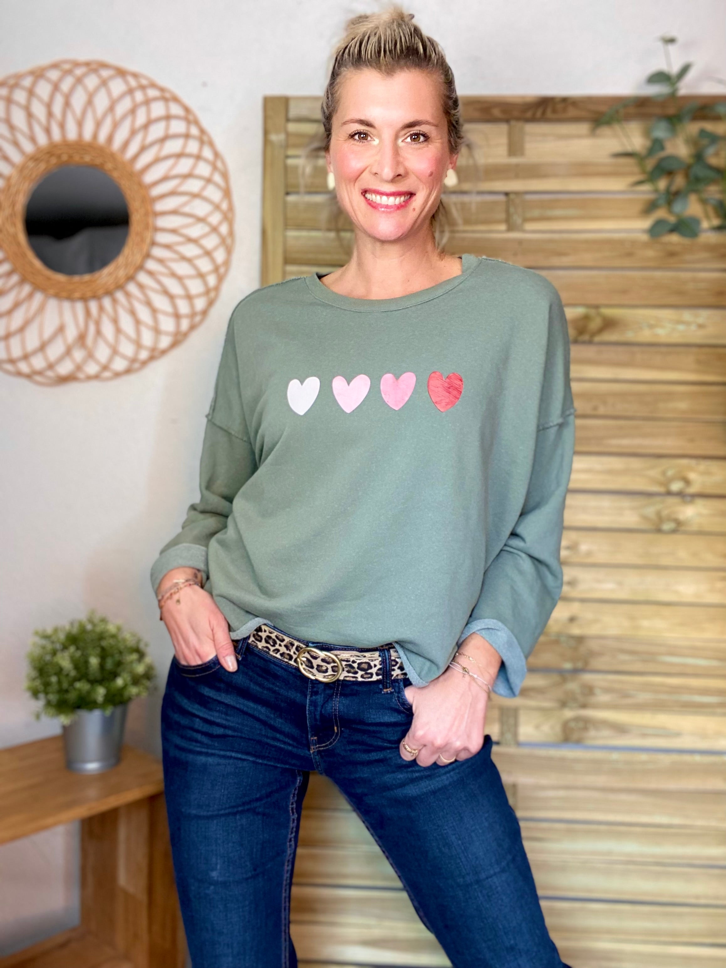 Sweat oversize avec coeurs ÉGLANTINE - Vert tilleul ❤️