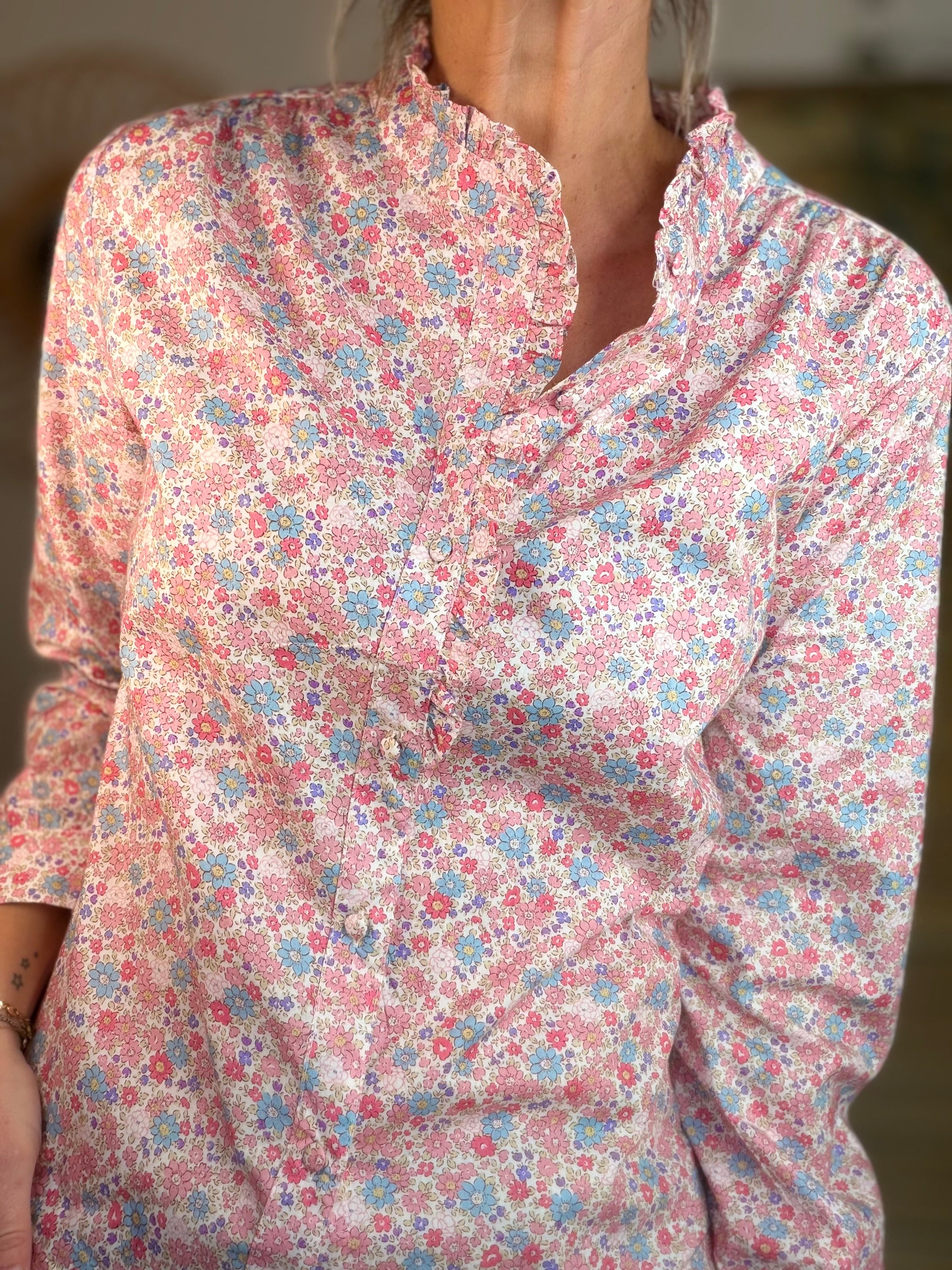 Chemise imprimée Liberty rose clair, col volanté SOLANE