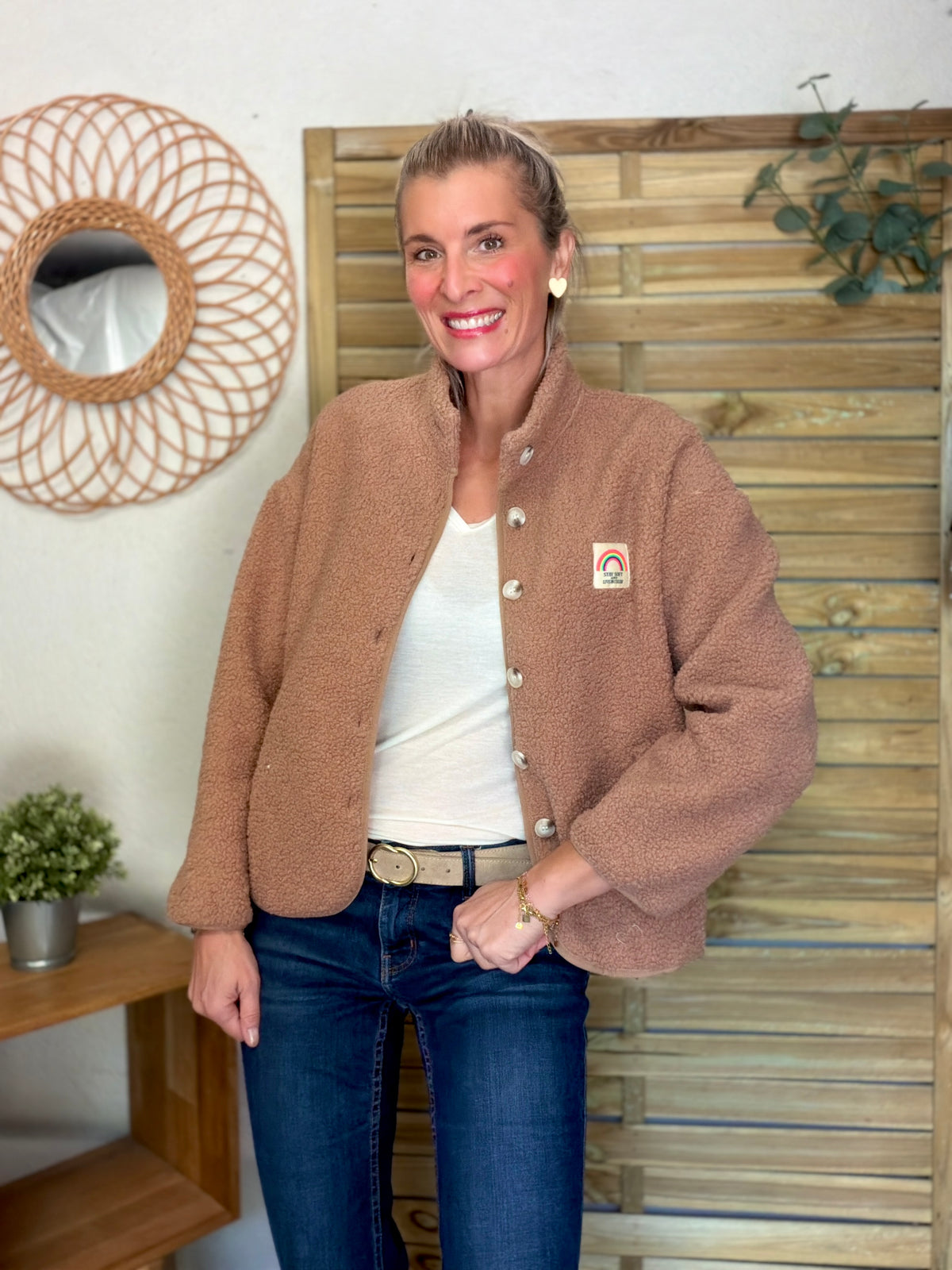Veste Sherpa boutonnée écusson Arc-en-ciel ÉNORA Taupe rosé