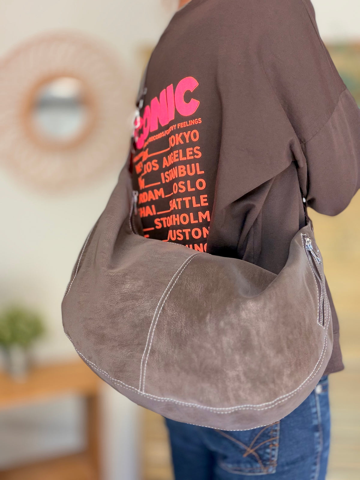 Sac besace XXL en simili cuir brossé - HAROLD Chocolat
