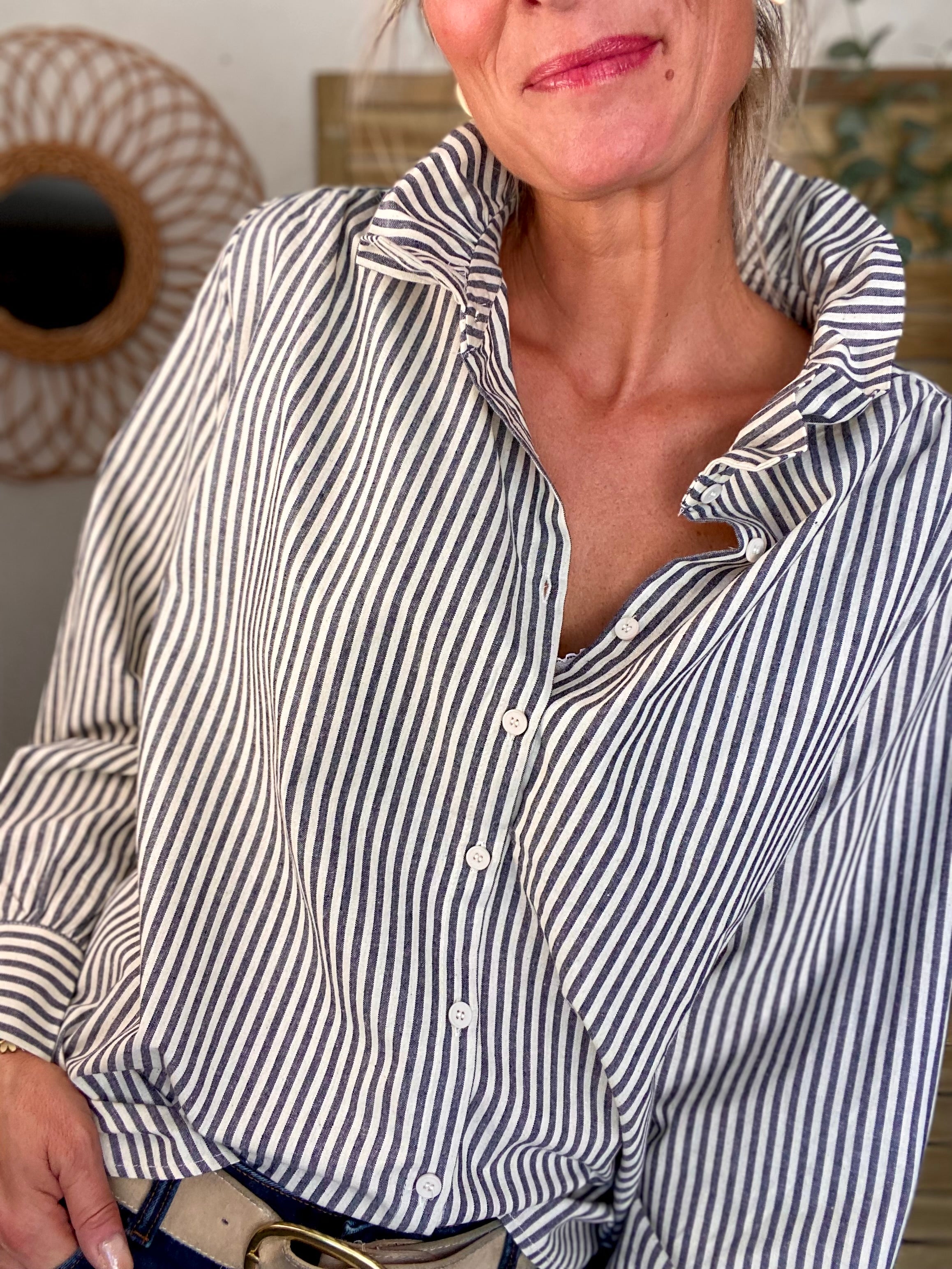 Chemise en coton rayée col victorien BRIGITTE - Bleu charbon