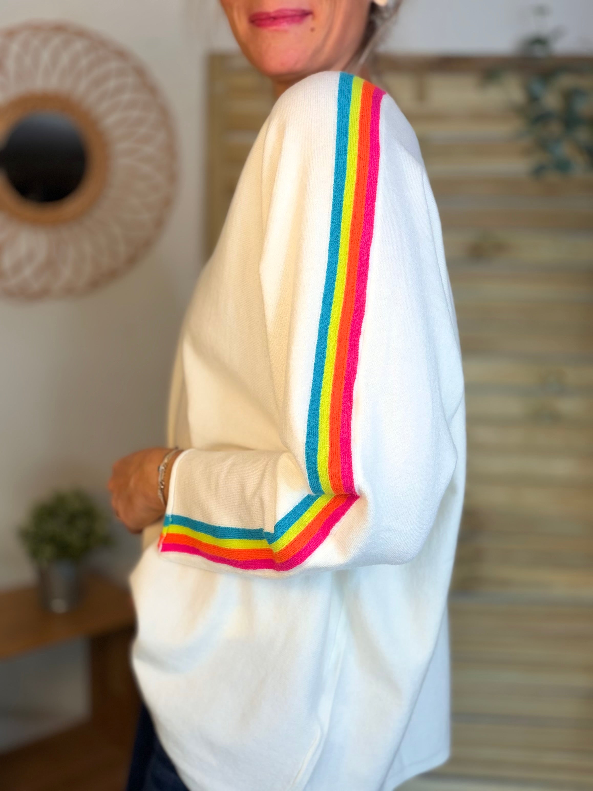 Pull fin avec bandes colorées, col V - RAINBOW OVERSIZE 🌈 Écru