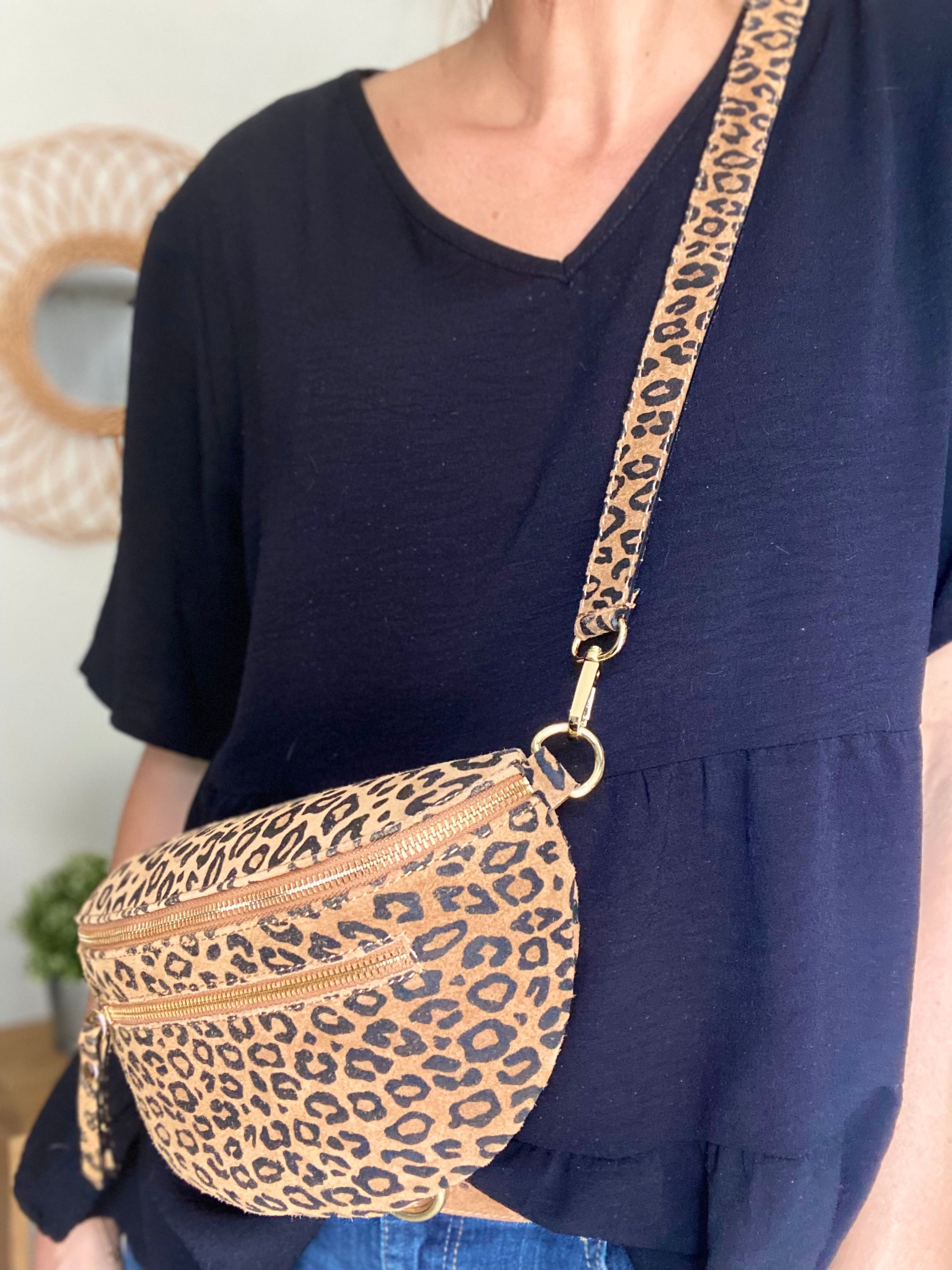 Sac banane en croûte de cuir Léo + poche avant ALISON - Léo camel