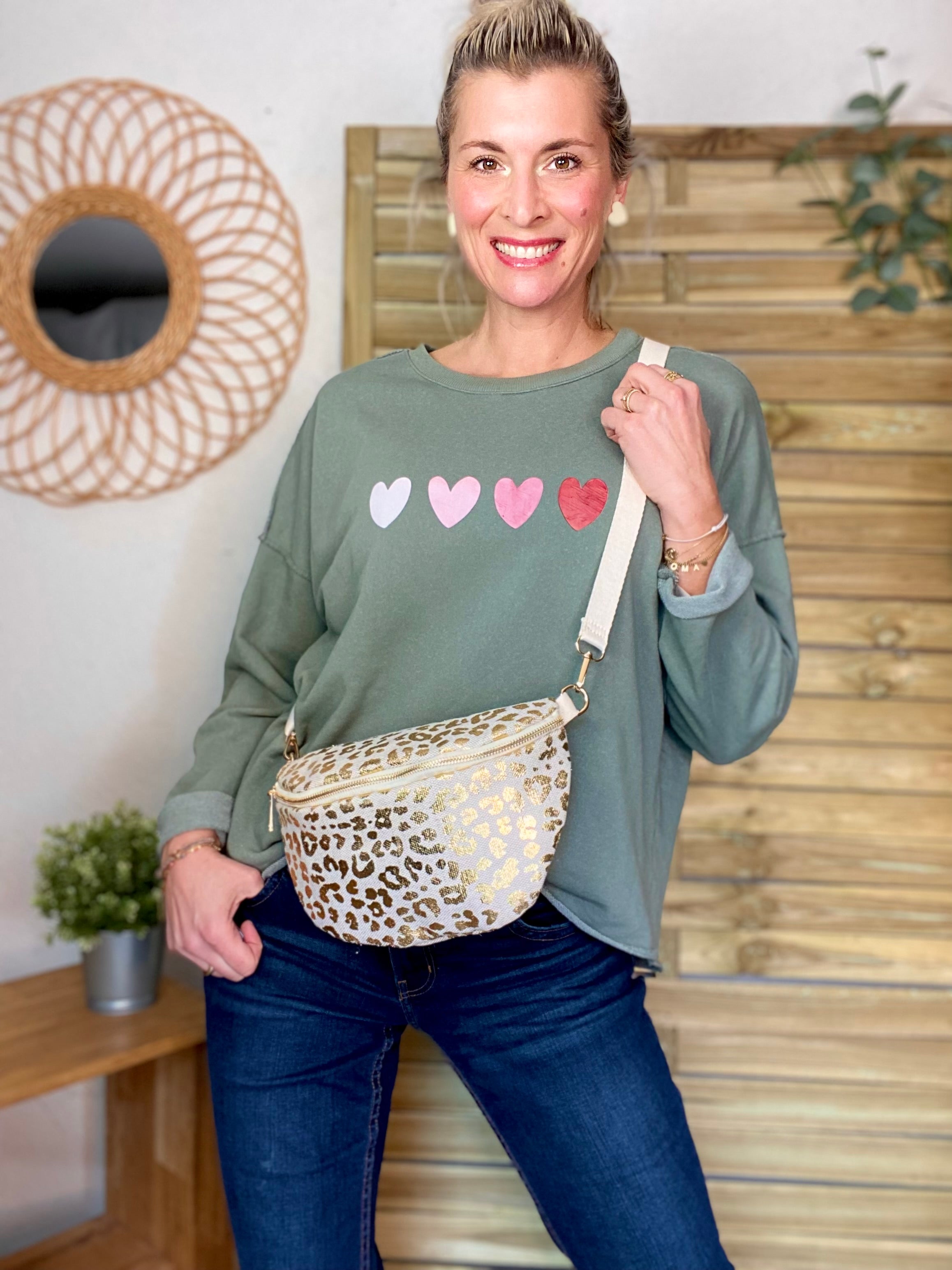 Sweat oversize avec coeurs ÉGLANTINE - Vert tilleul ❤️