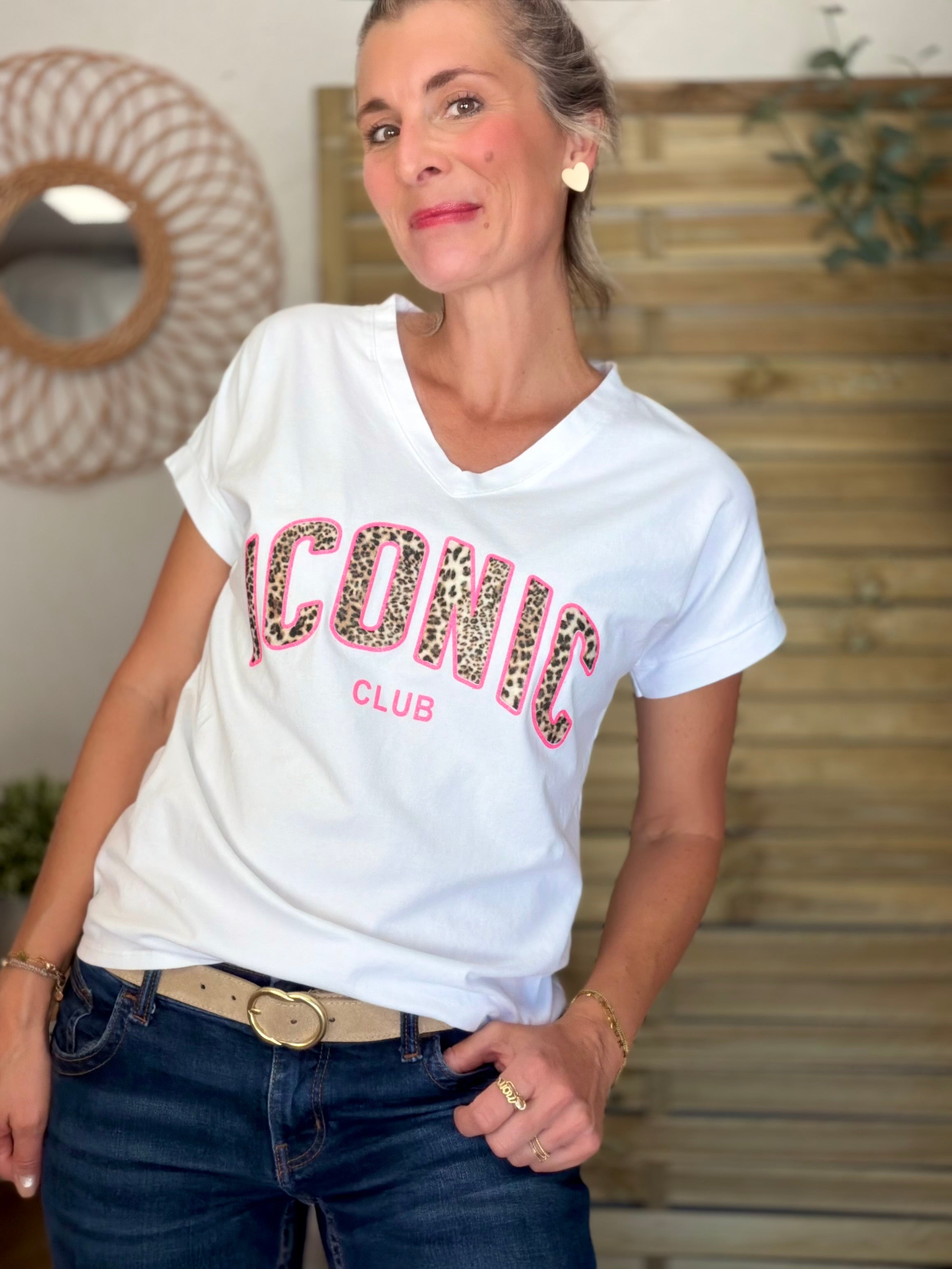 Tee shirt col V ICONIC club Léo NORMA Blanc