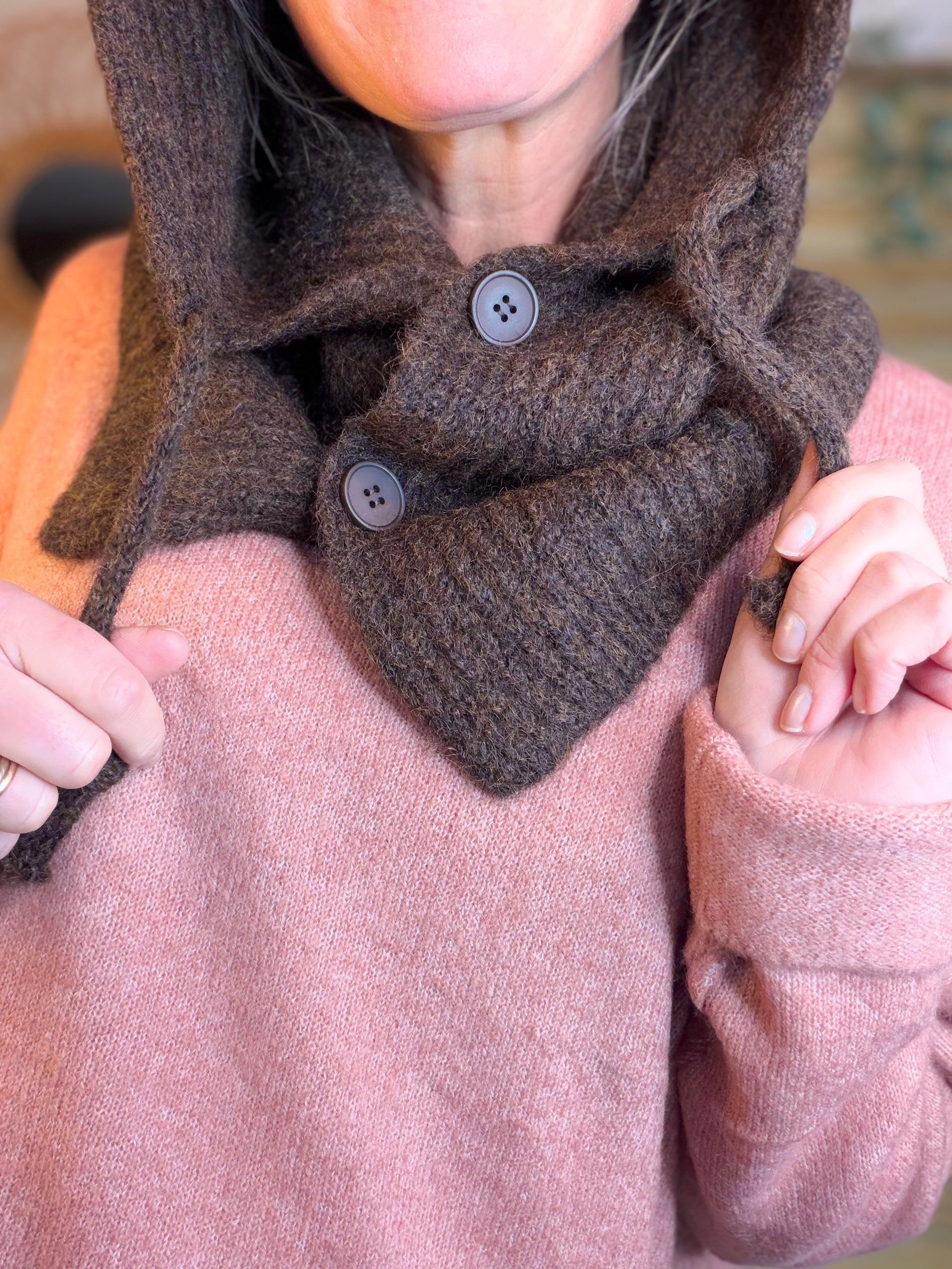 Col cagoule LORIE en maille avec bouton - Chocolat
