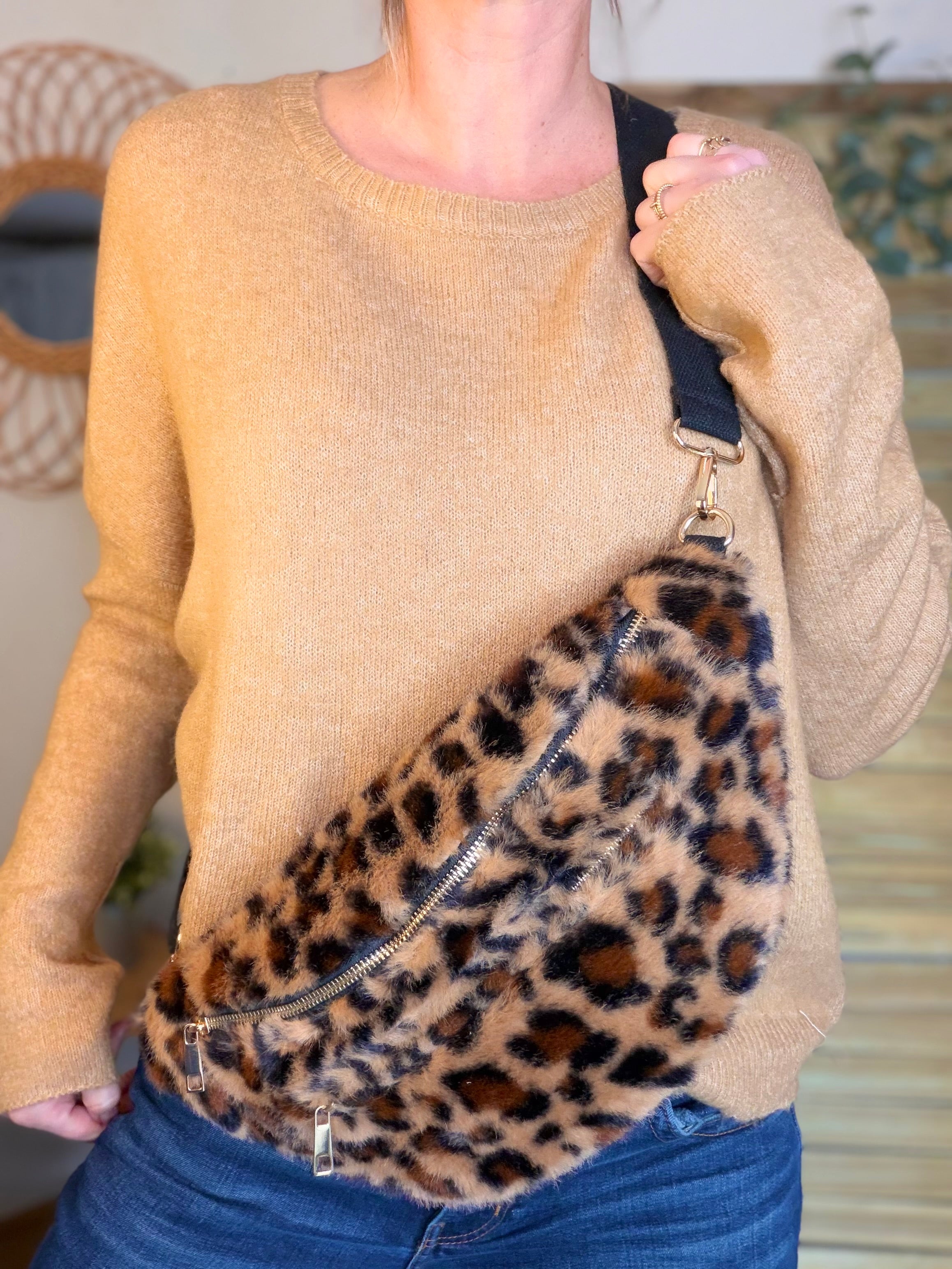 Sac banane L avec poche zippée avant, fourrure Léo Camel - STACEY 🐆