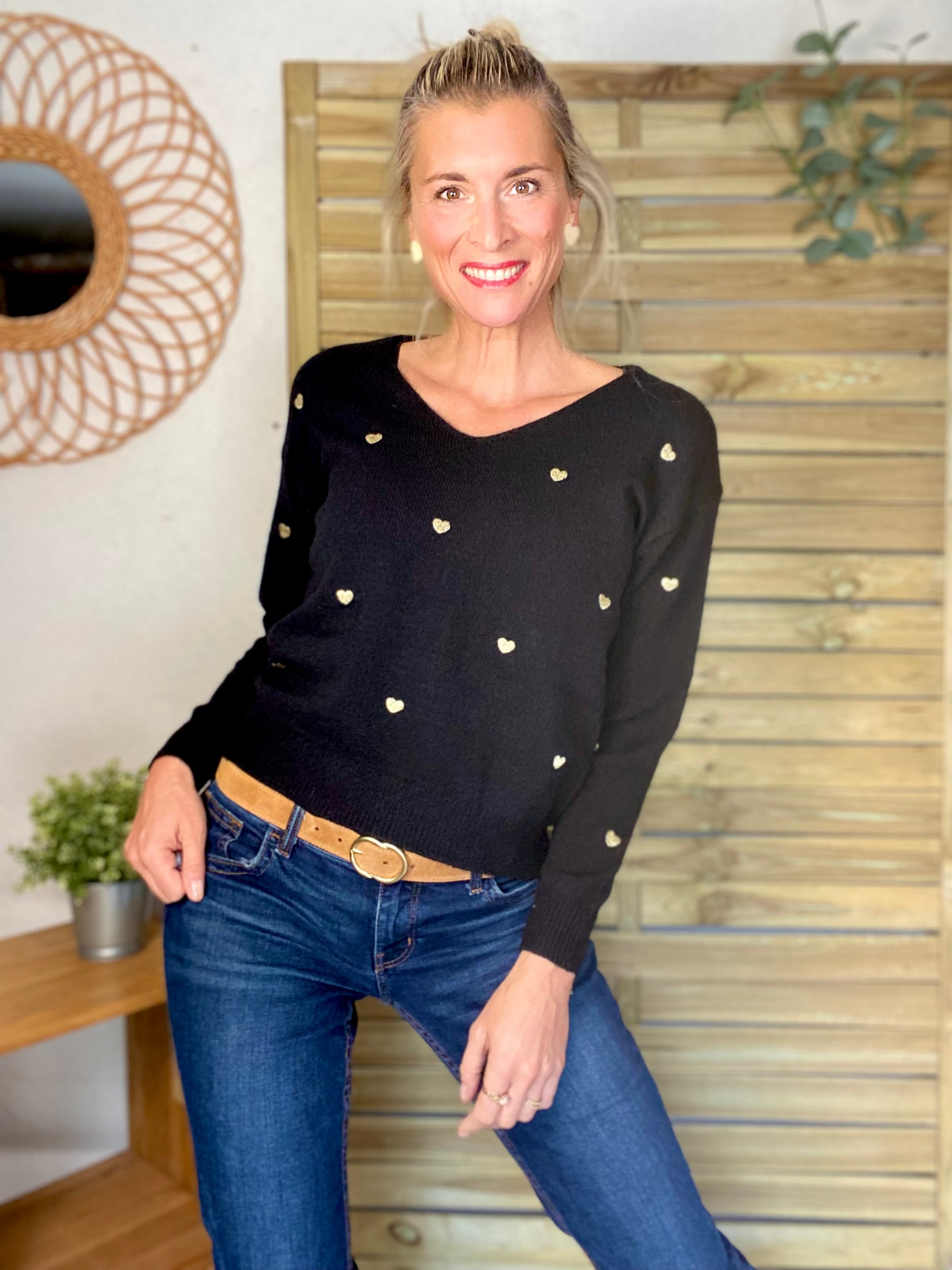 ⚡️ PÉPITES FRIDAY - Pull noir avec coeurs brodés💛 NANCY