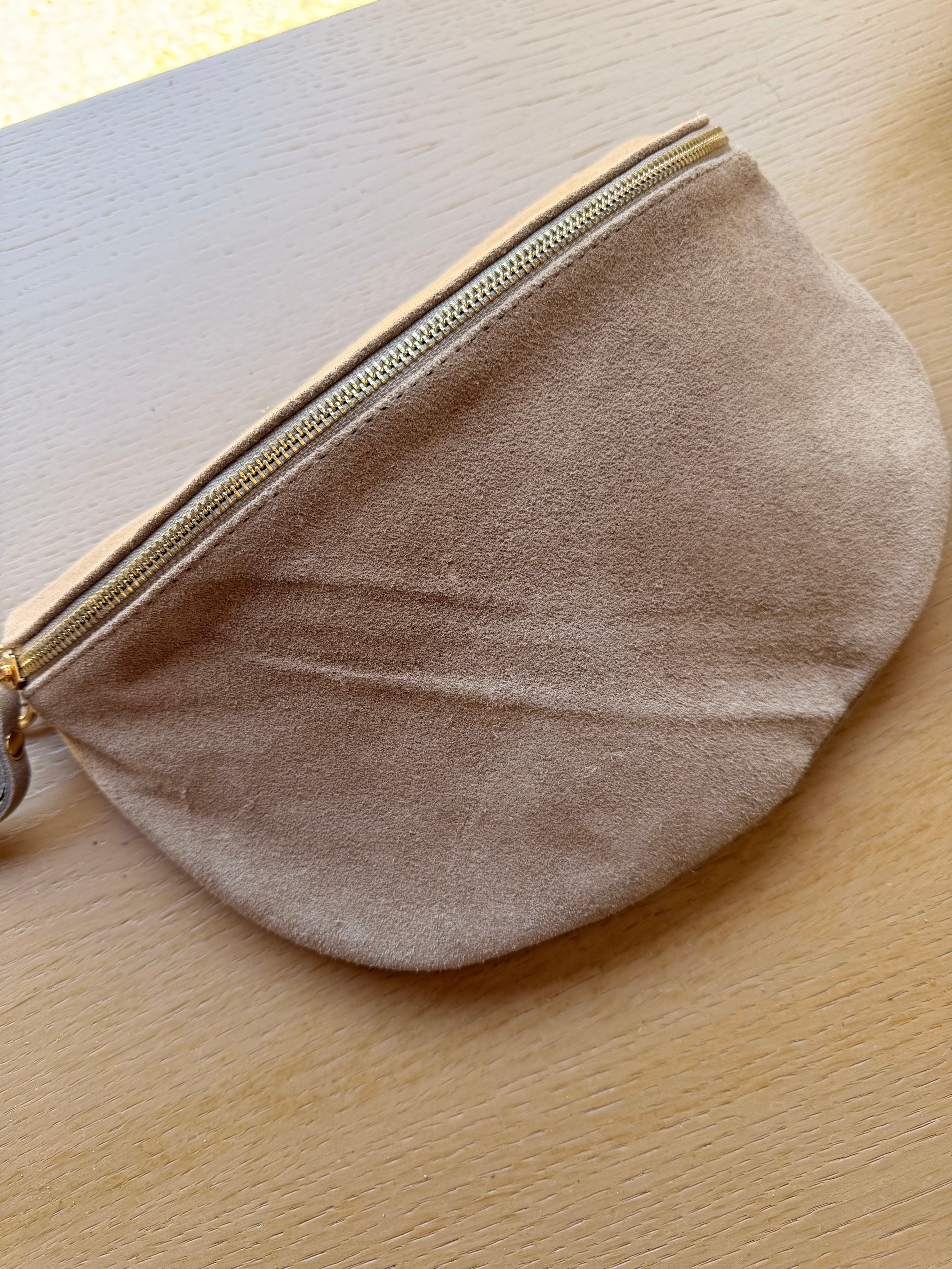 IMPERFECTION - Sac banane XL en cuir velours 30cm JUDY - Beige