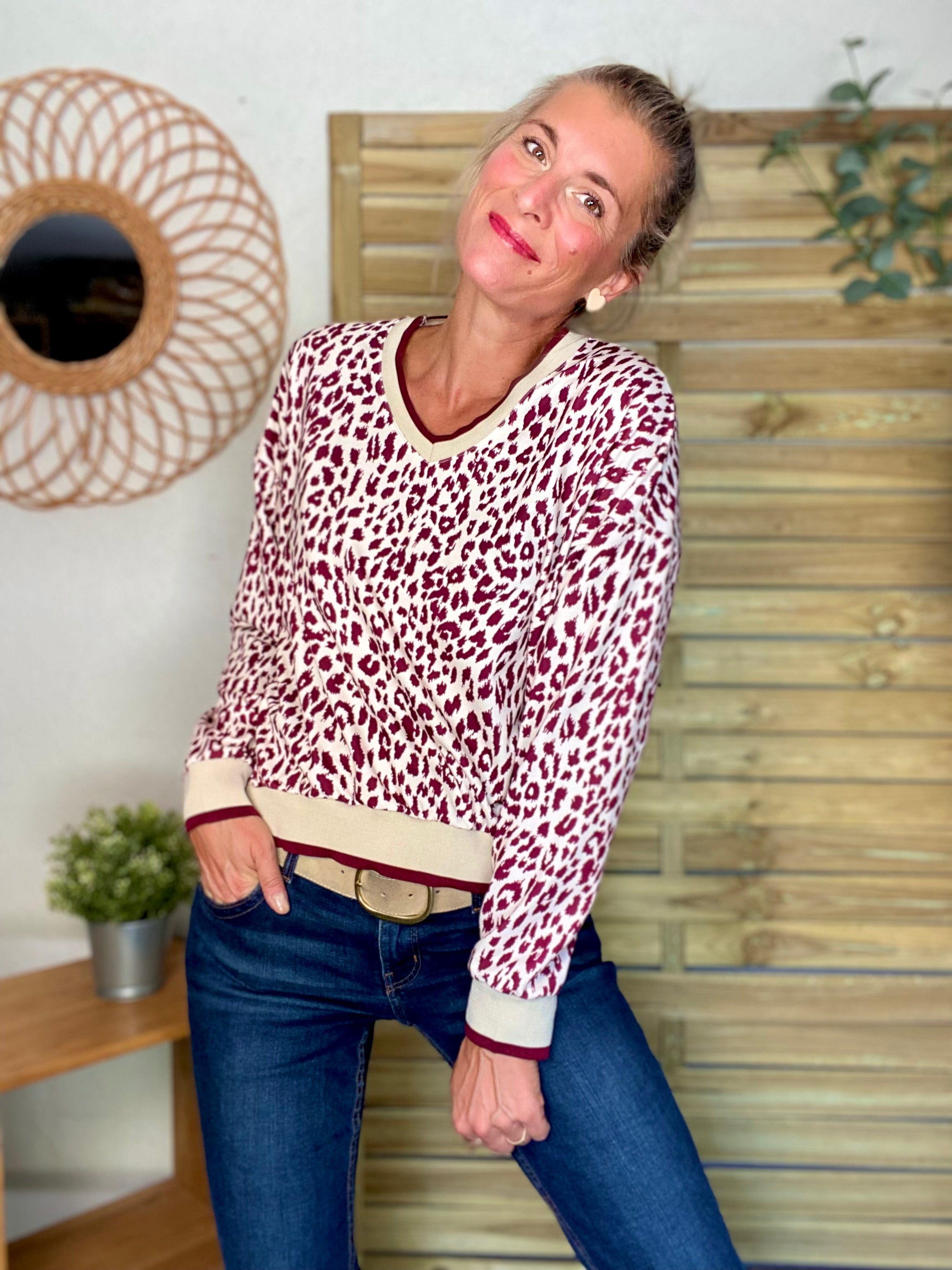 RETOUR EN STOCK DÉBUT OCTOBRE - Sweat imprimé Léo 🐆 AMANDINE - Bordeaux