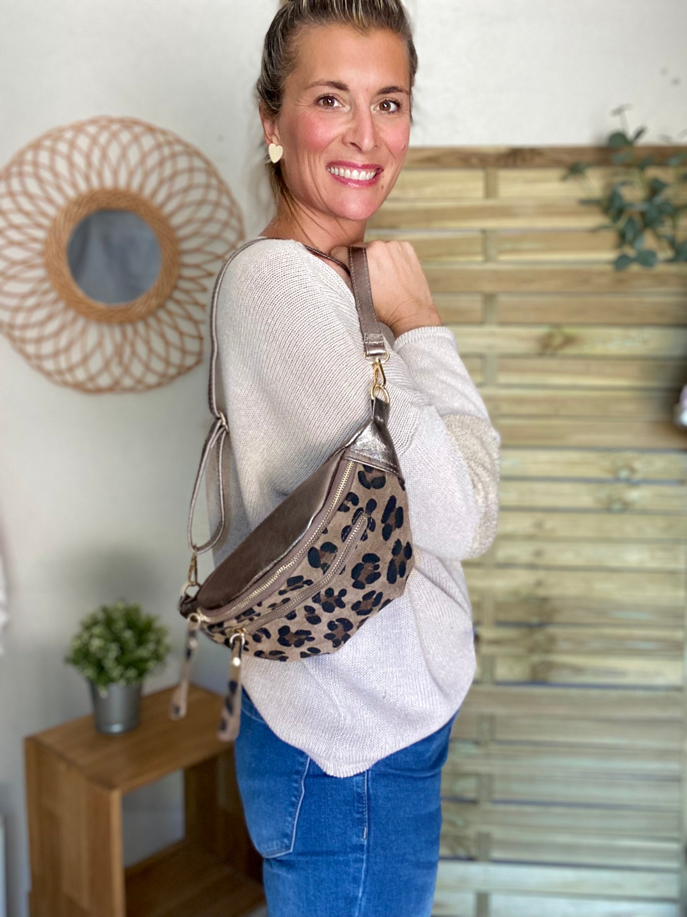 Sac banane en cuir irisé et velours léo - OPRAH - Léo Bronze taupe (avec poche avant)