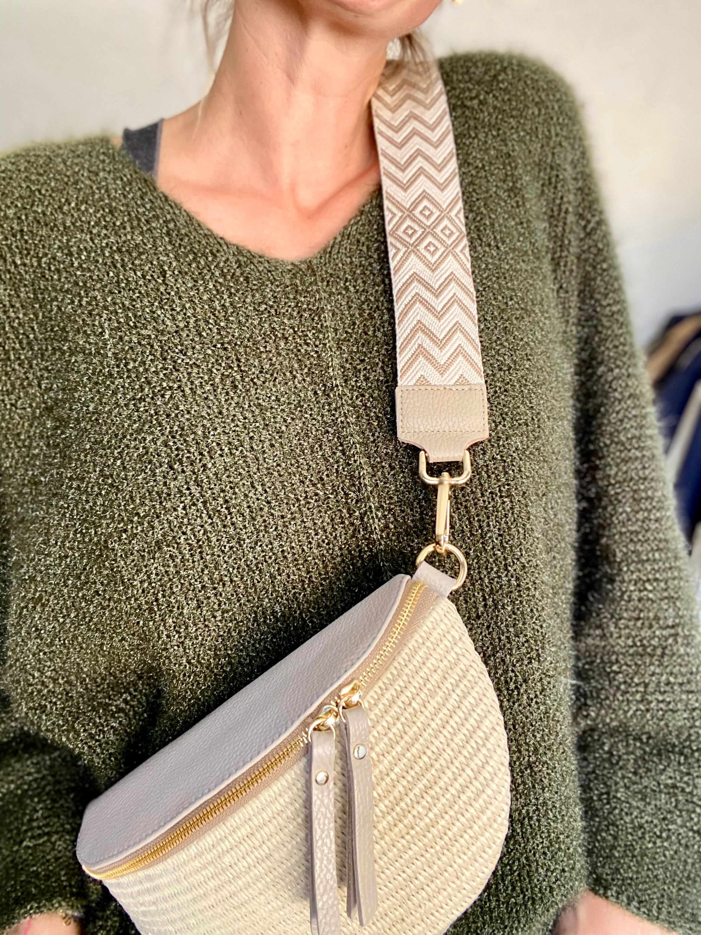 Sac banane bi-matière en cuir grainé beige - 28cm - JUNE