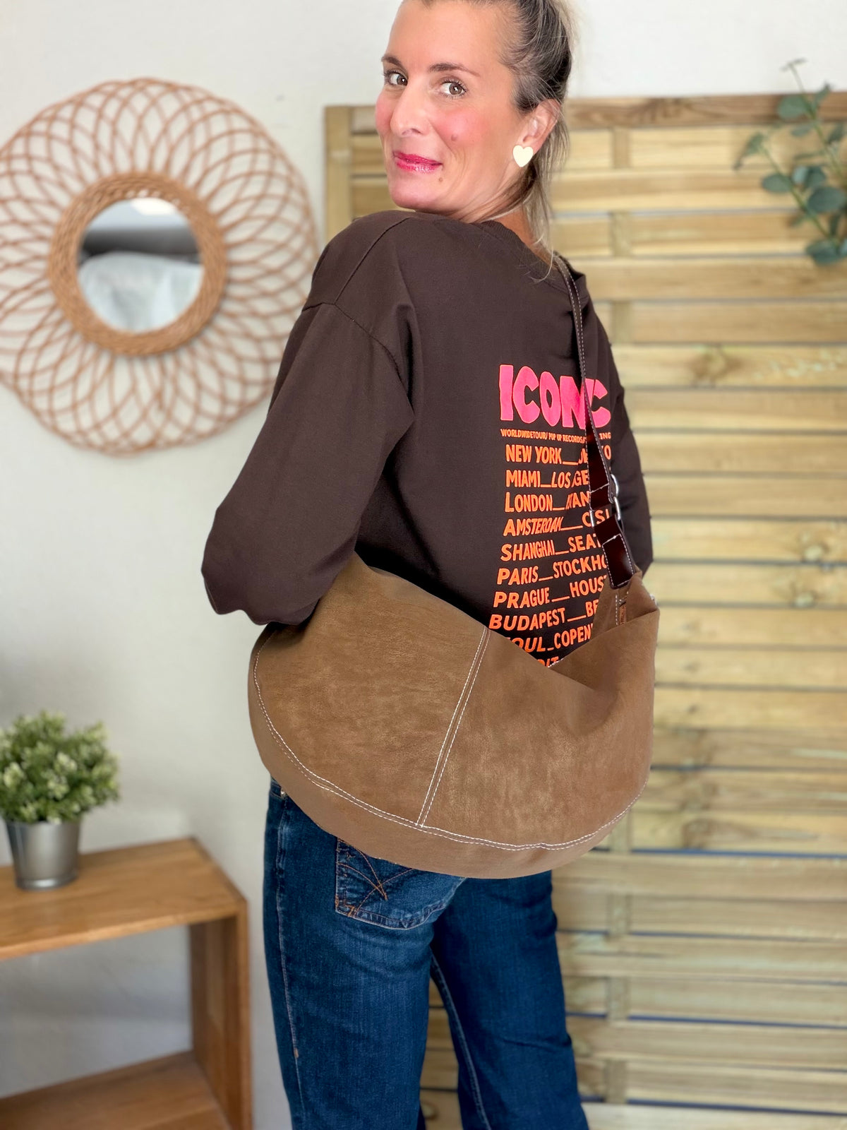 Sac besace XXL en simili cuir brossé - HAROLD Taupe