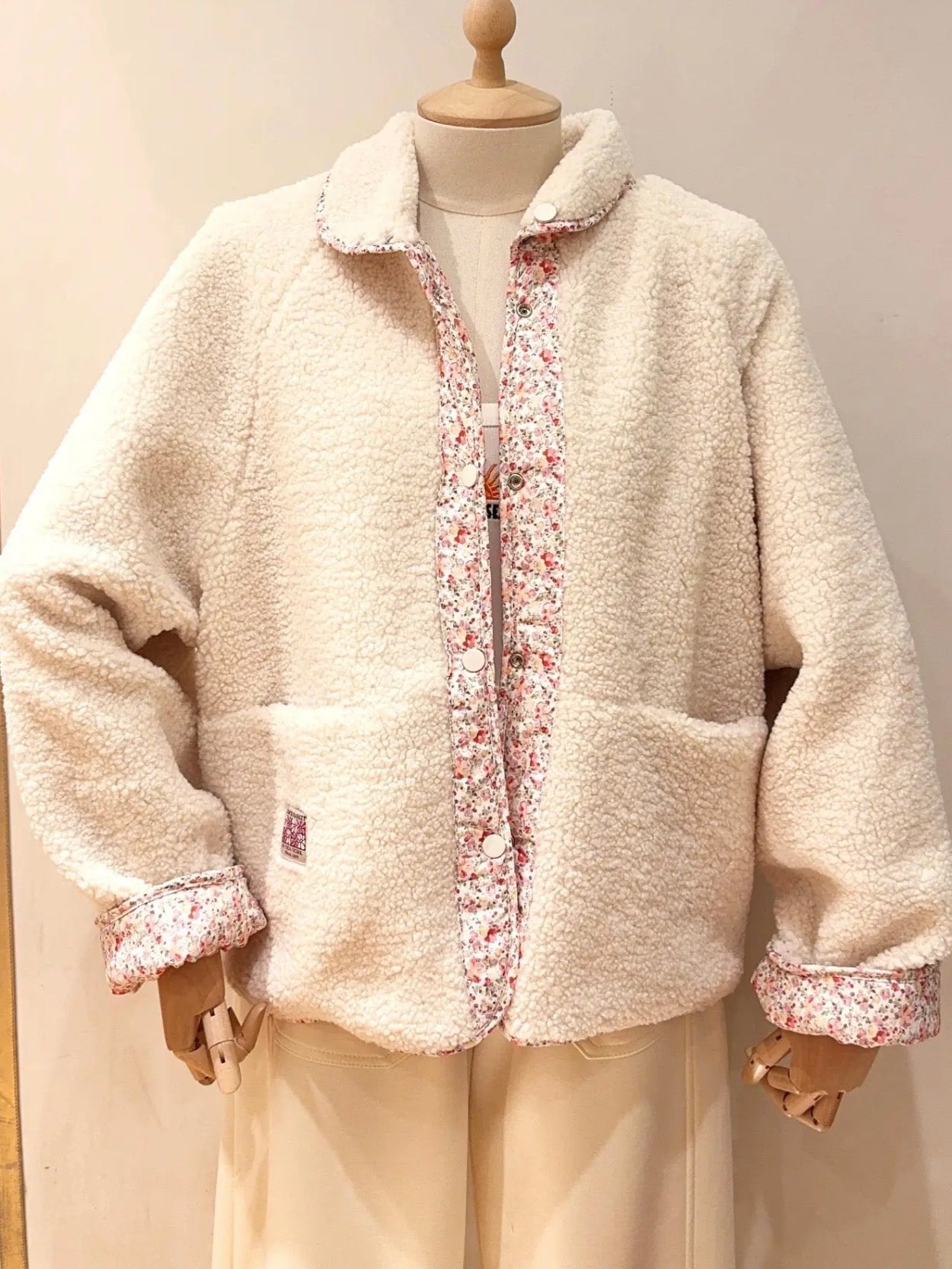 PRÉCOMMANDE (Expédition 24/03) Veste réversible Sherpa et Liberty ODETTE écru / rouge rosé
