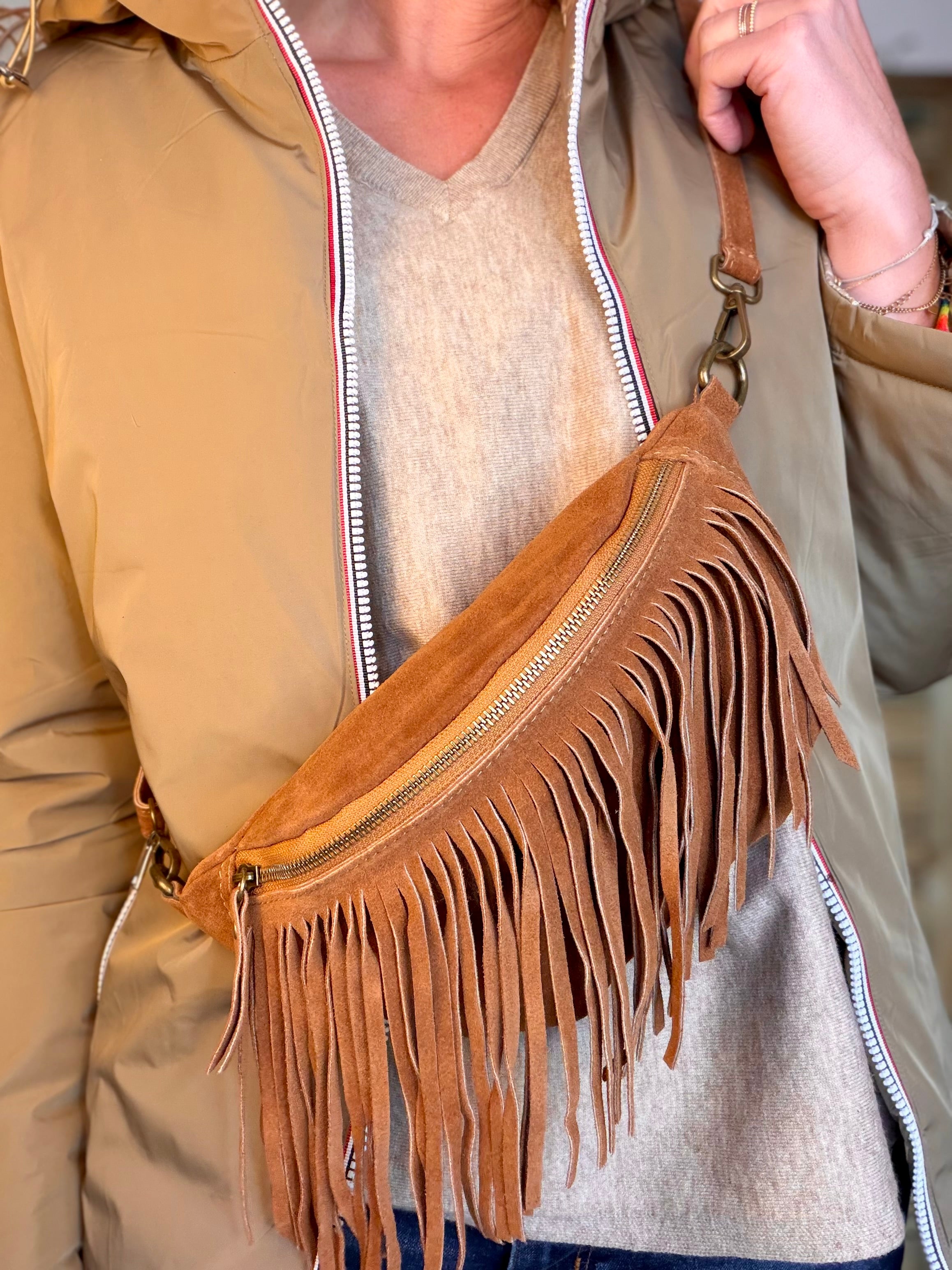 Sac banane avec franges en cuir daim - PIETRA - Camel