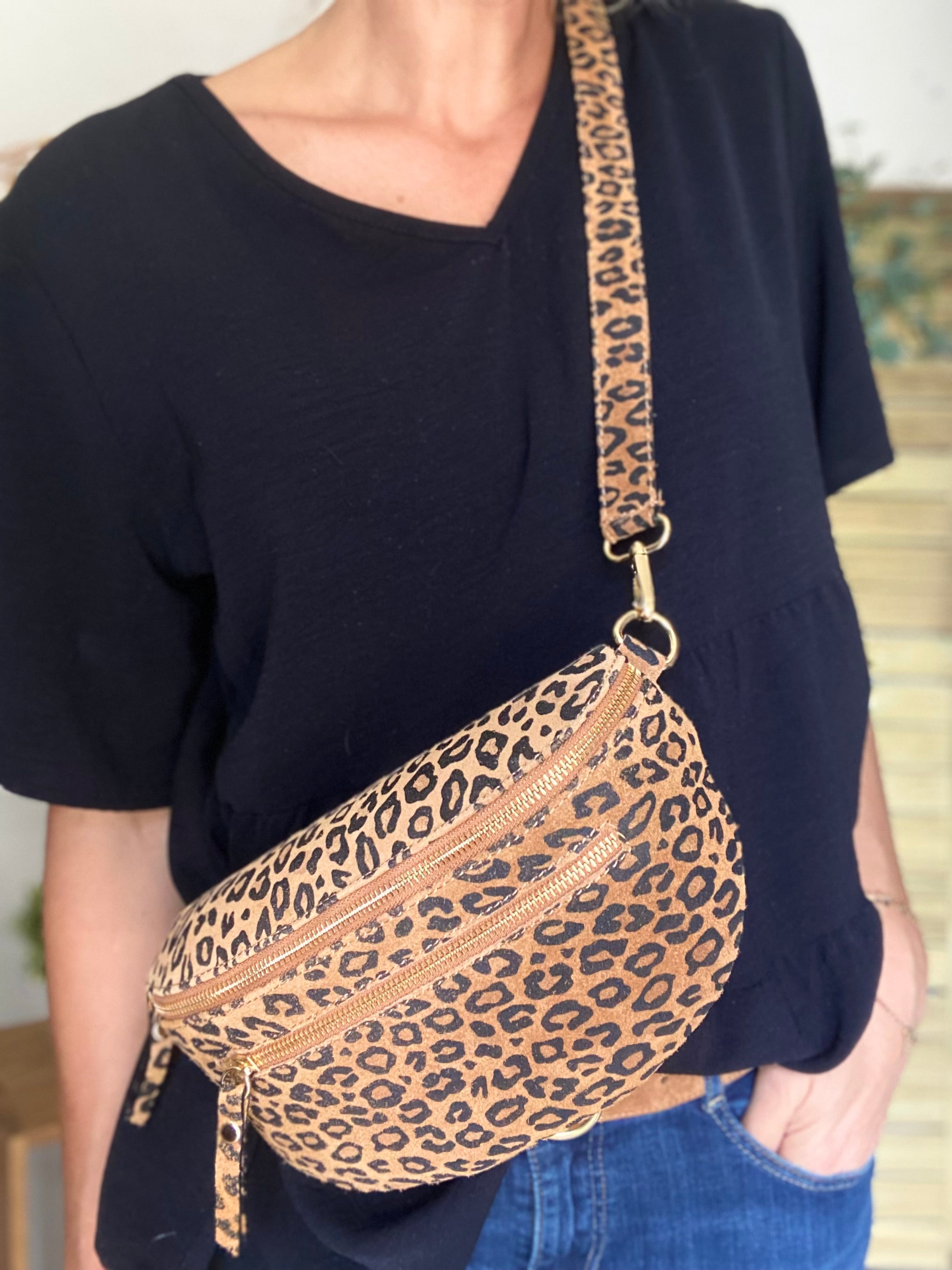 Sac banane en croûte de cuir Léo + poche avant ALISON - Léo camel