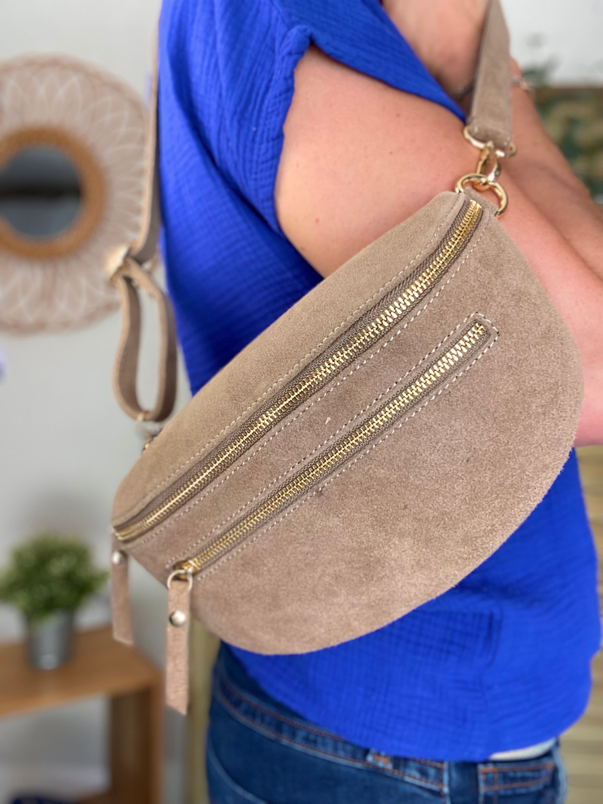 Sac banane en croûte de cuir + poche avant ALISON - Taupe