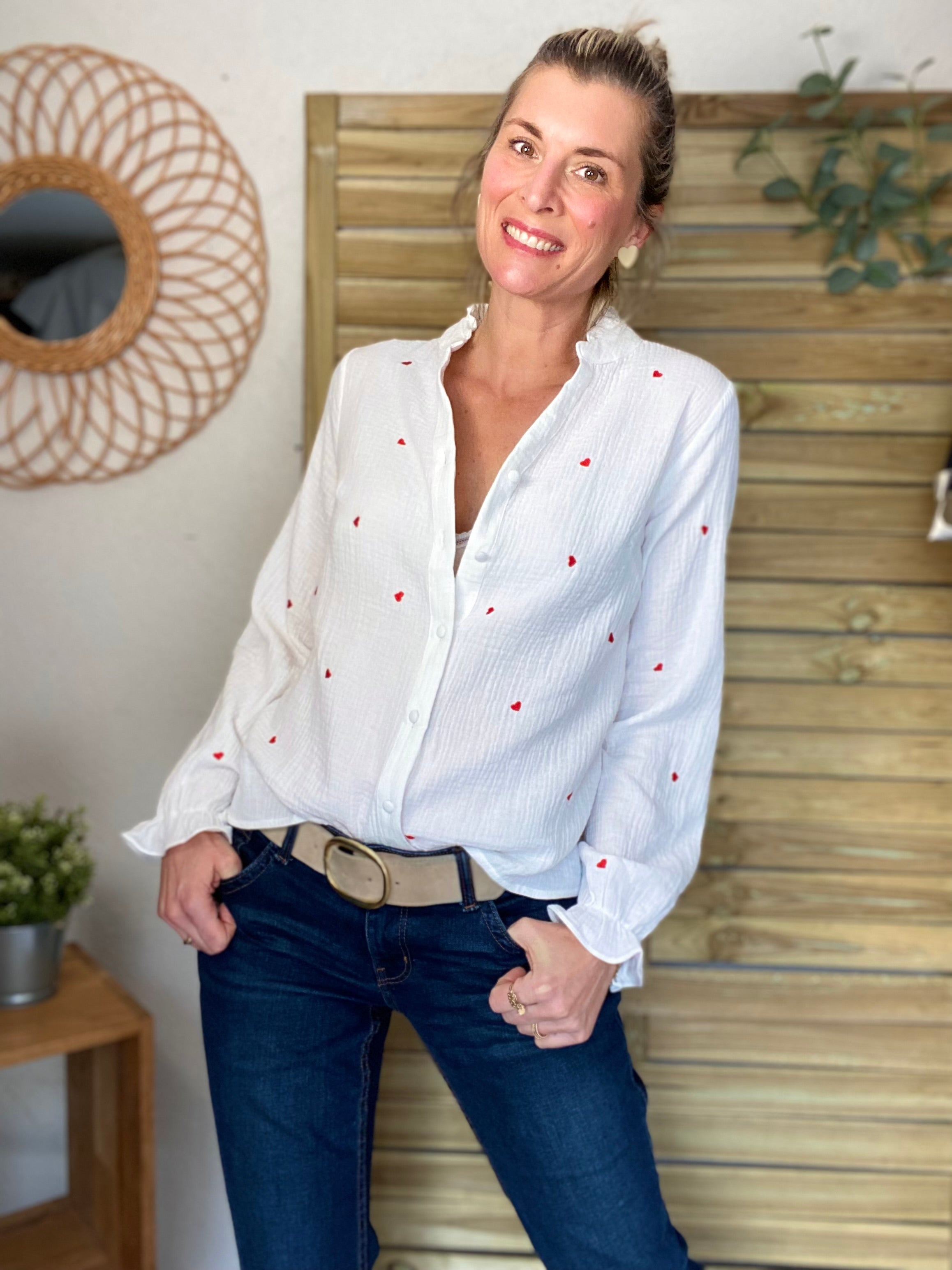 Blouse en gaze de coton avec cœurs brodés rouges ❤️ AYA